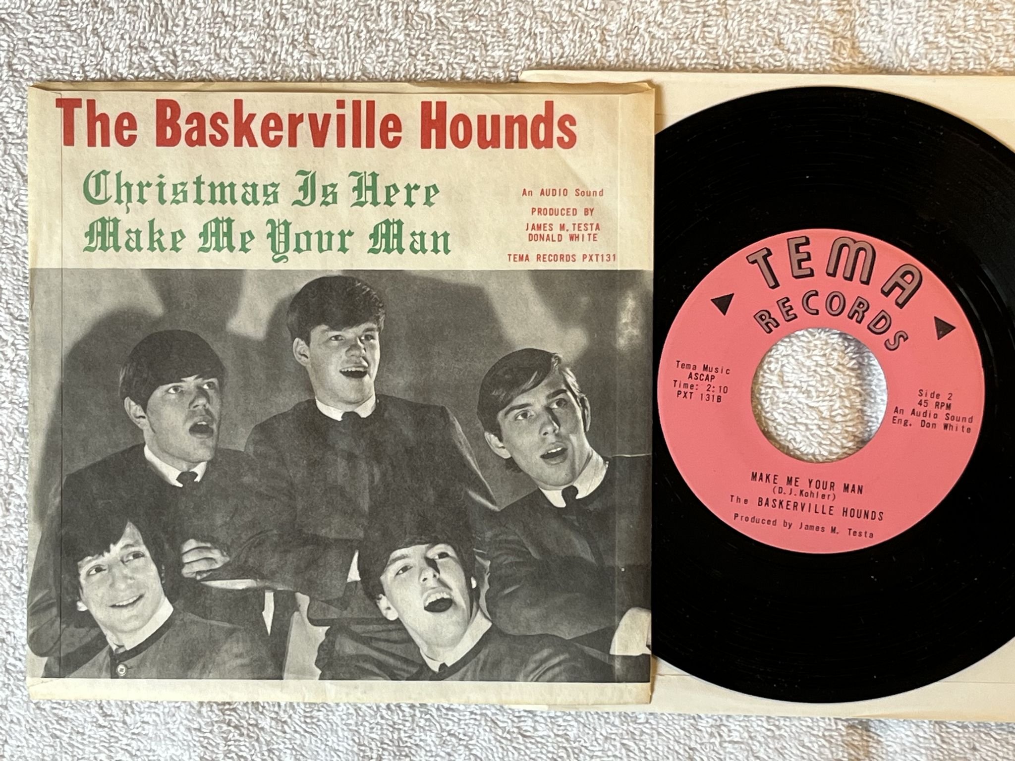 Omslagsbild för skivan THE BASKERVILLE HOUNDS Christmas Is Here 7" -65 US TEMA PXT 131 * GARAGE ROCK *