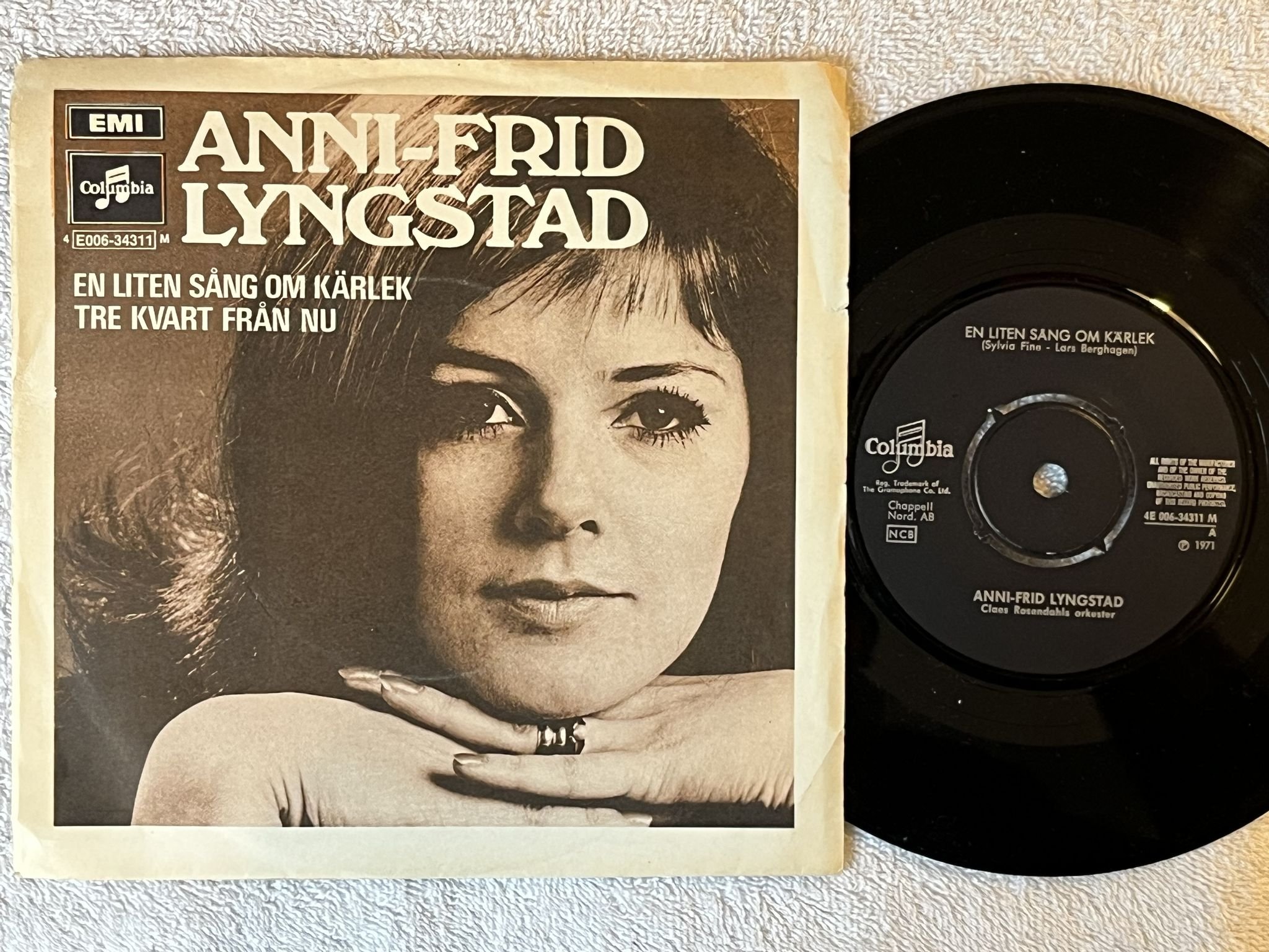 Omslagsbild för skivan ANNI-FRID LYNGSTAD en liten sång om kärlek 7" -71 Swe COLUMBIA 4E 006-34311 M