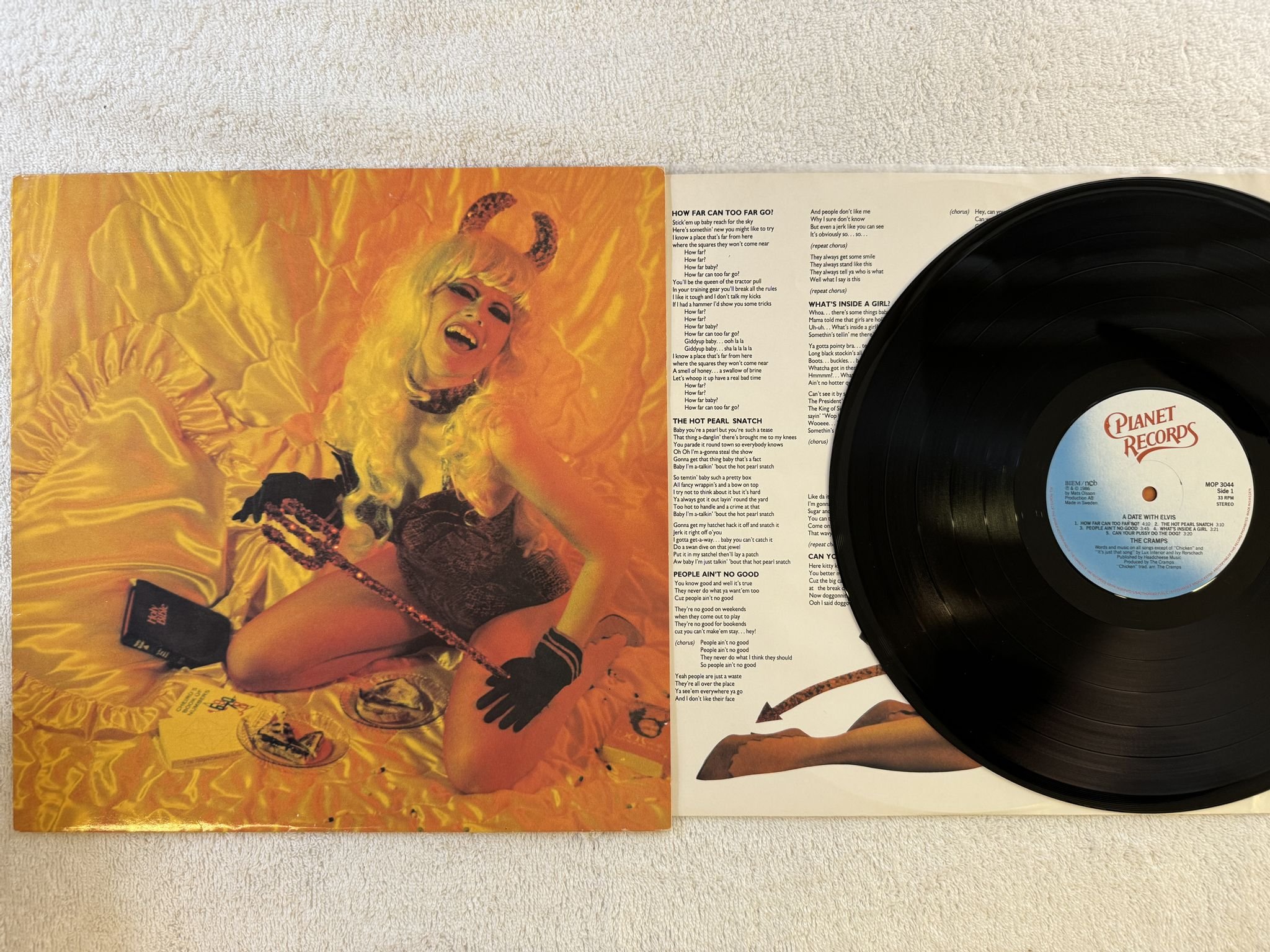 Omslagsbild för skivan THE CRAMPS a date with Elvis LP -86 Swe PLANET MOP 3044