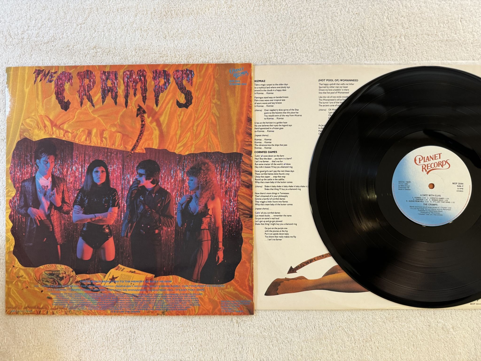 Omslagsbild för skivan THE CRAMPS a date with Elvis LP -86 Swe PLANET MOP 3044