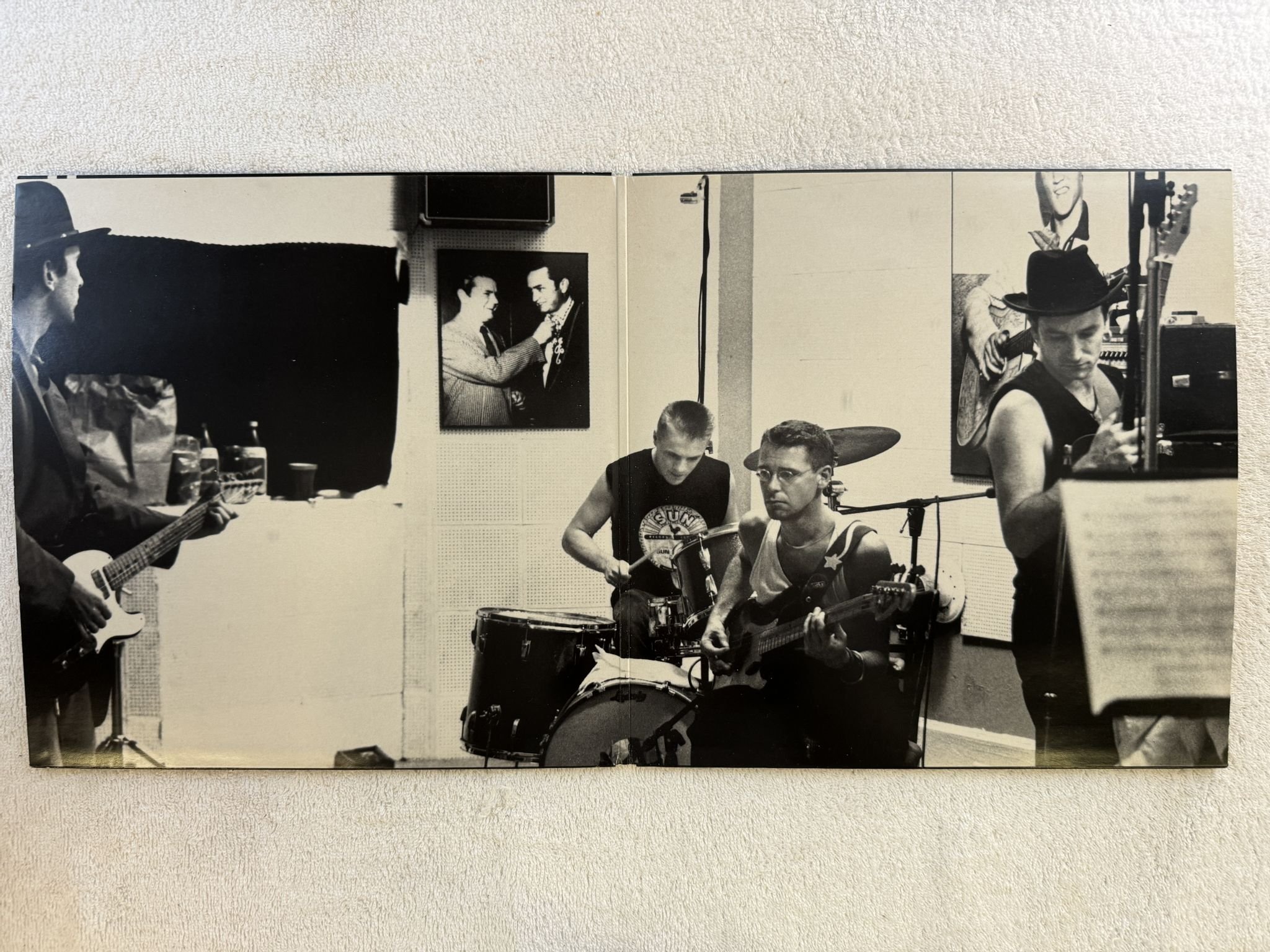 Omslagsbild för skivan U2 rattle and hum 2xLP -88 ncb ISLAND U 27