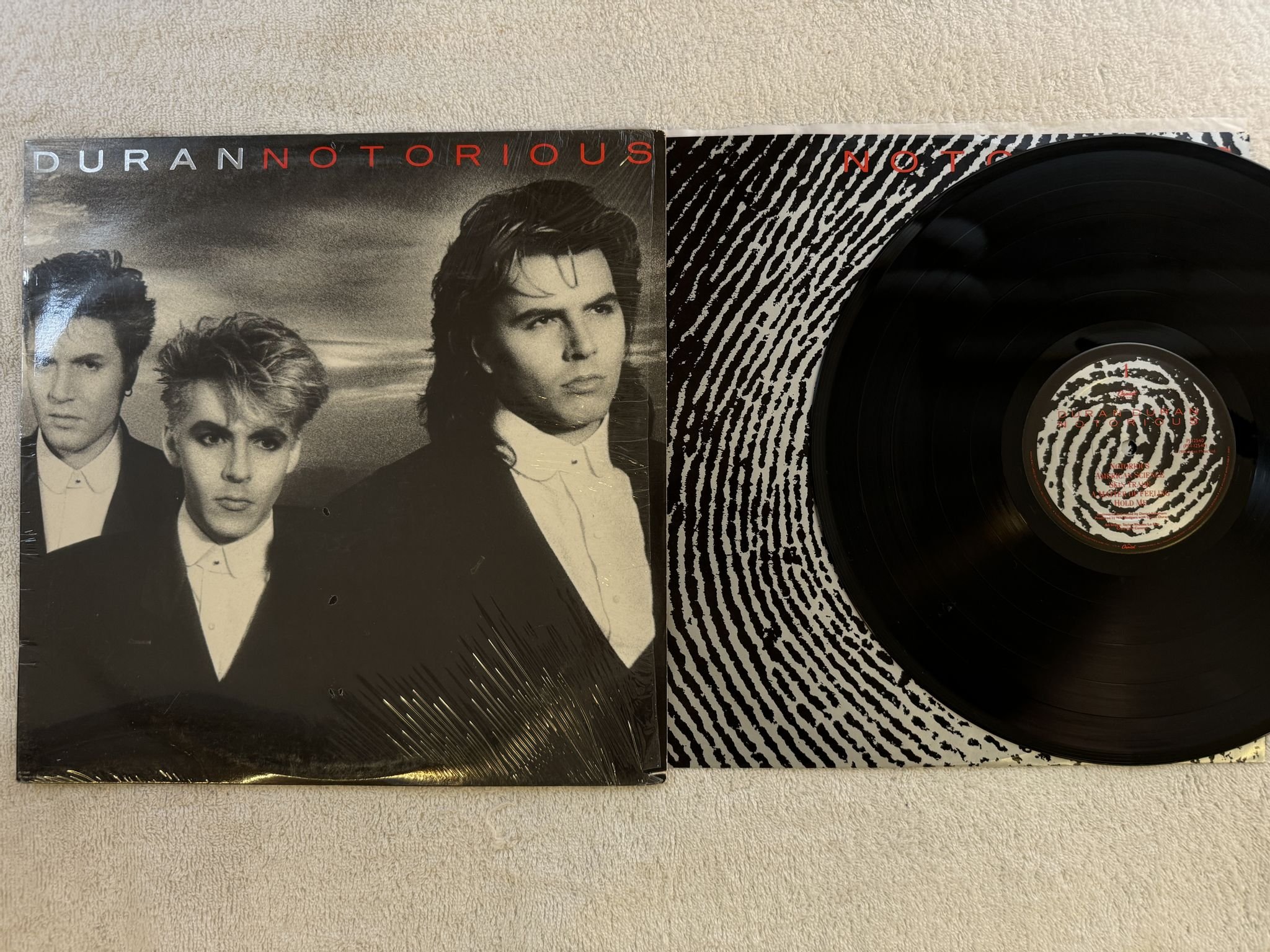 Omslagsbild för skivan DURAN DURAN notorius LP -86 CAPITOL PJ-12540