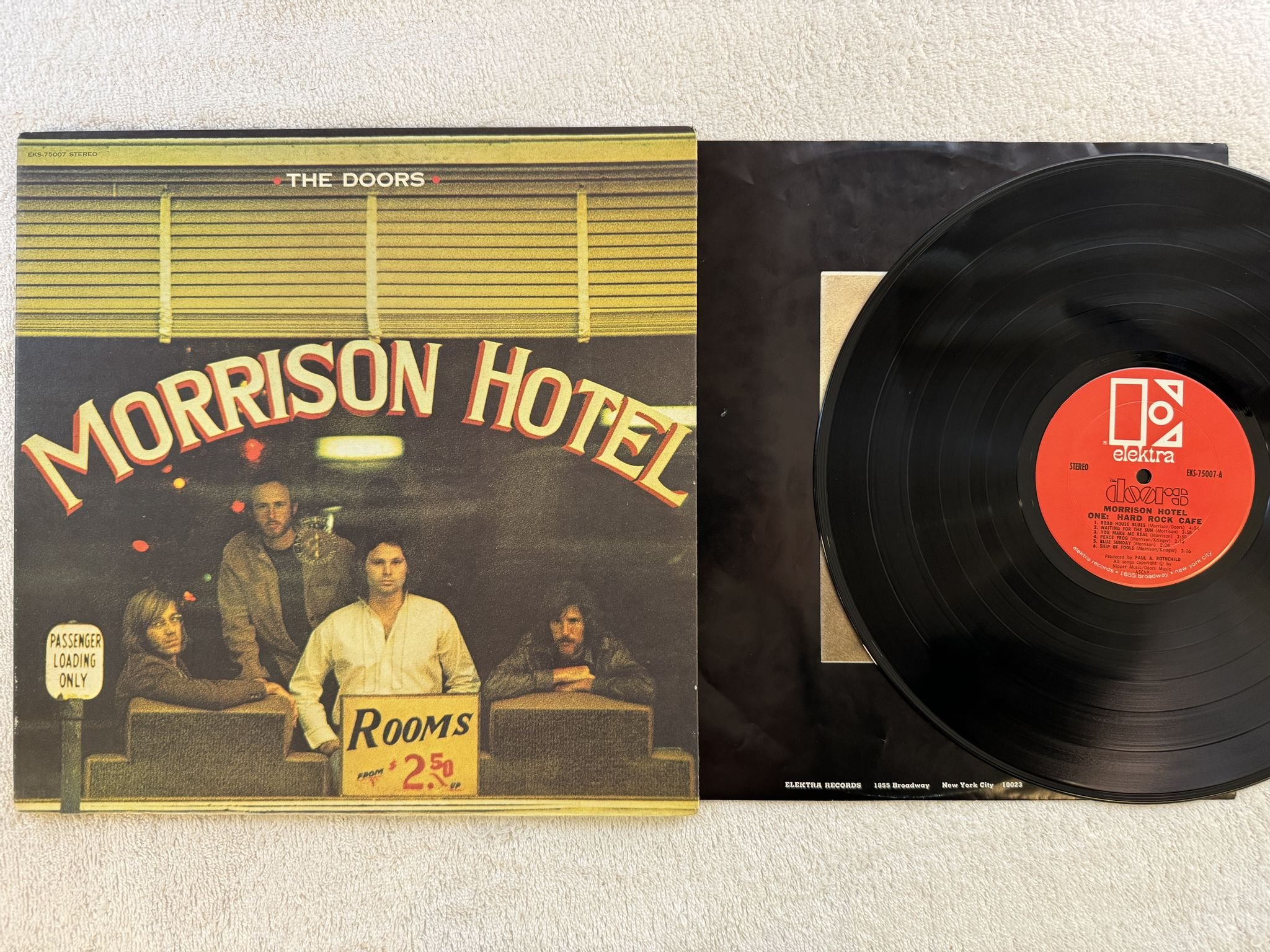 Omslagsbild för skivan THE DOORS Morrison Hotel LP -70 US ELEKTRA EKS-75007