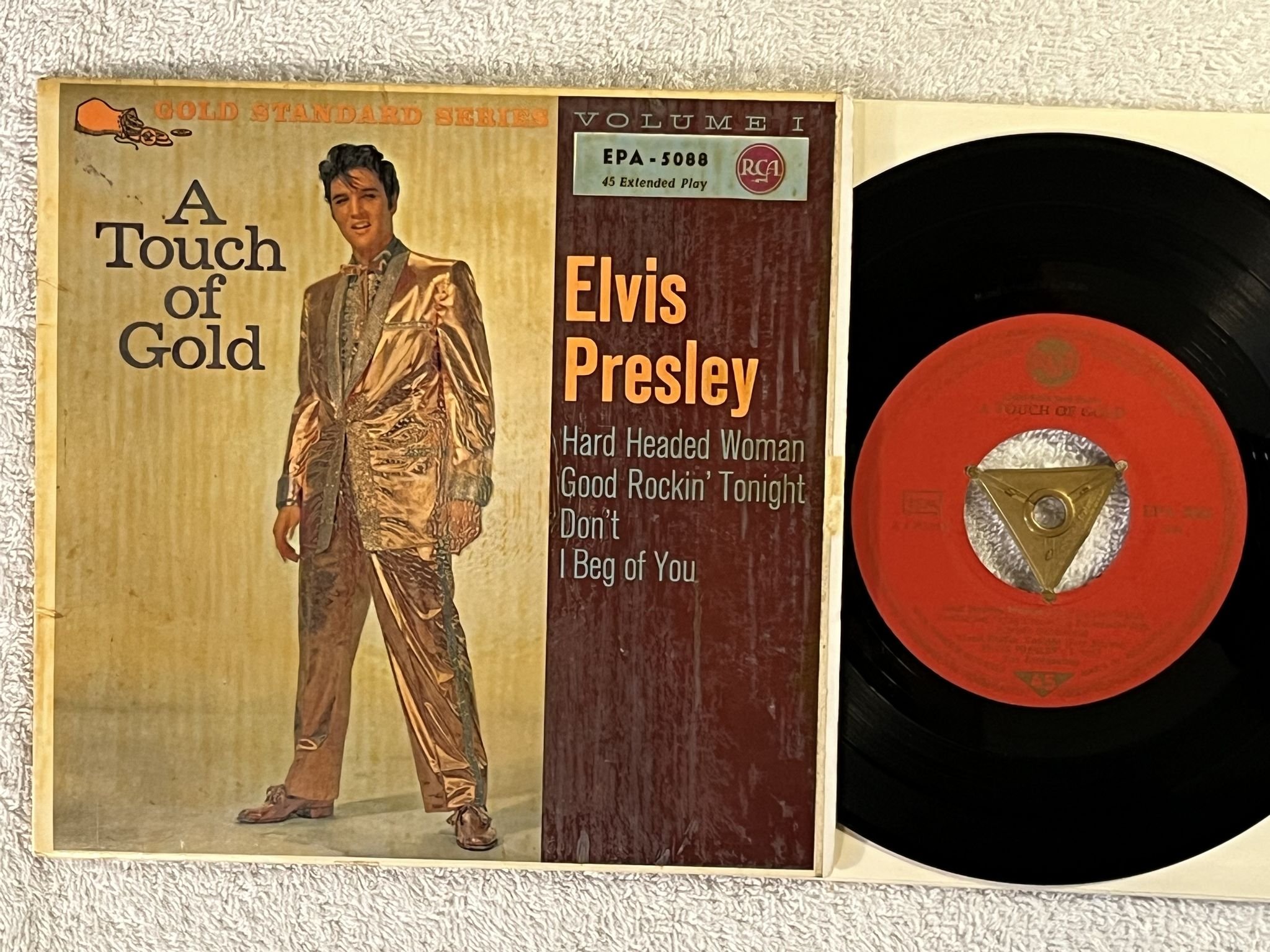 Omslagsbild för skivan ELVIS PRESLEY A Touch Of Gold Volume I 7"ep -59 Ger RCA EPA 5088