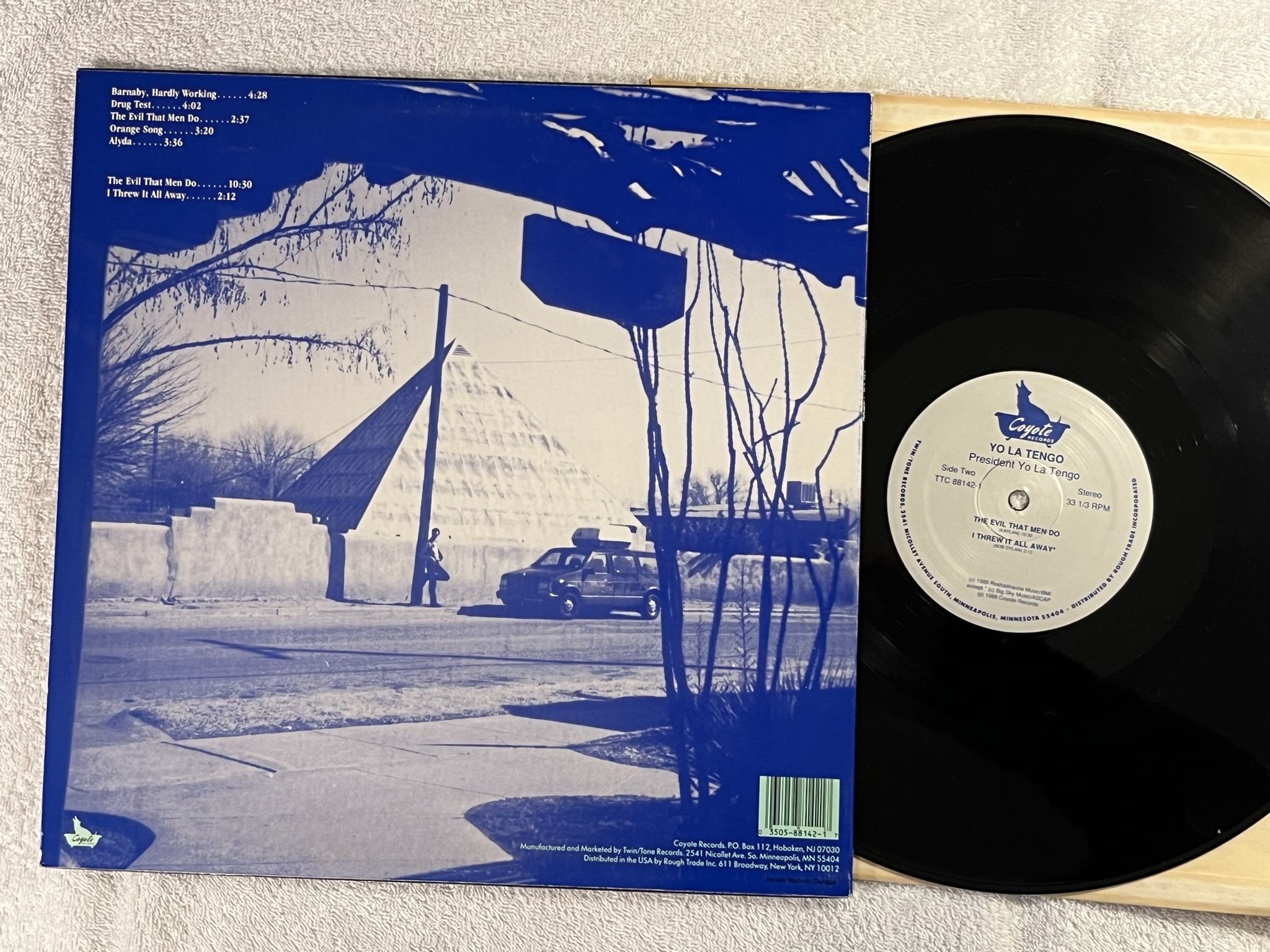 Omslagsbild för skivan YO LA TENGO President Yo La Tengo LP -89 US COYOTE TTC 88142