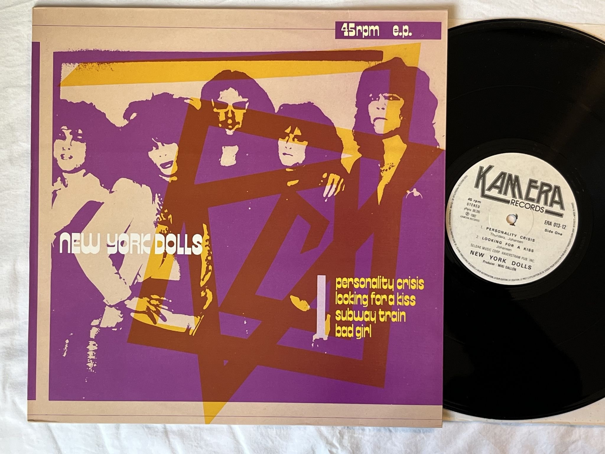 Omslagsbild för skivan NEW YORK DOLLS New York Dolls 12" -82 KAMERA ERA 013-12