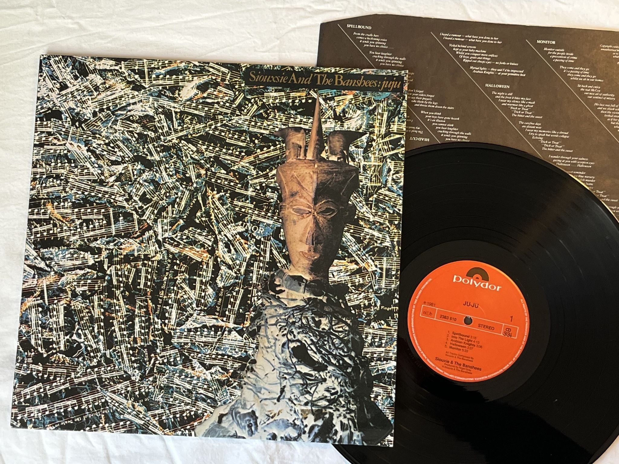 Omslagsbild för skivan SIOUXIE & THE BANSHEES ju-ju LP -81 ncb POLYDOR 2383610