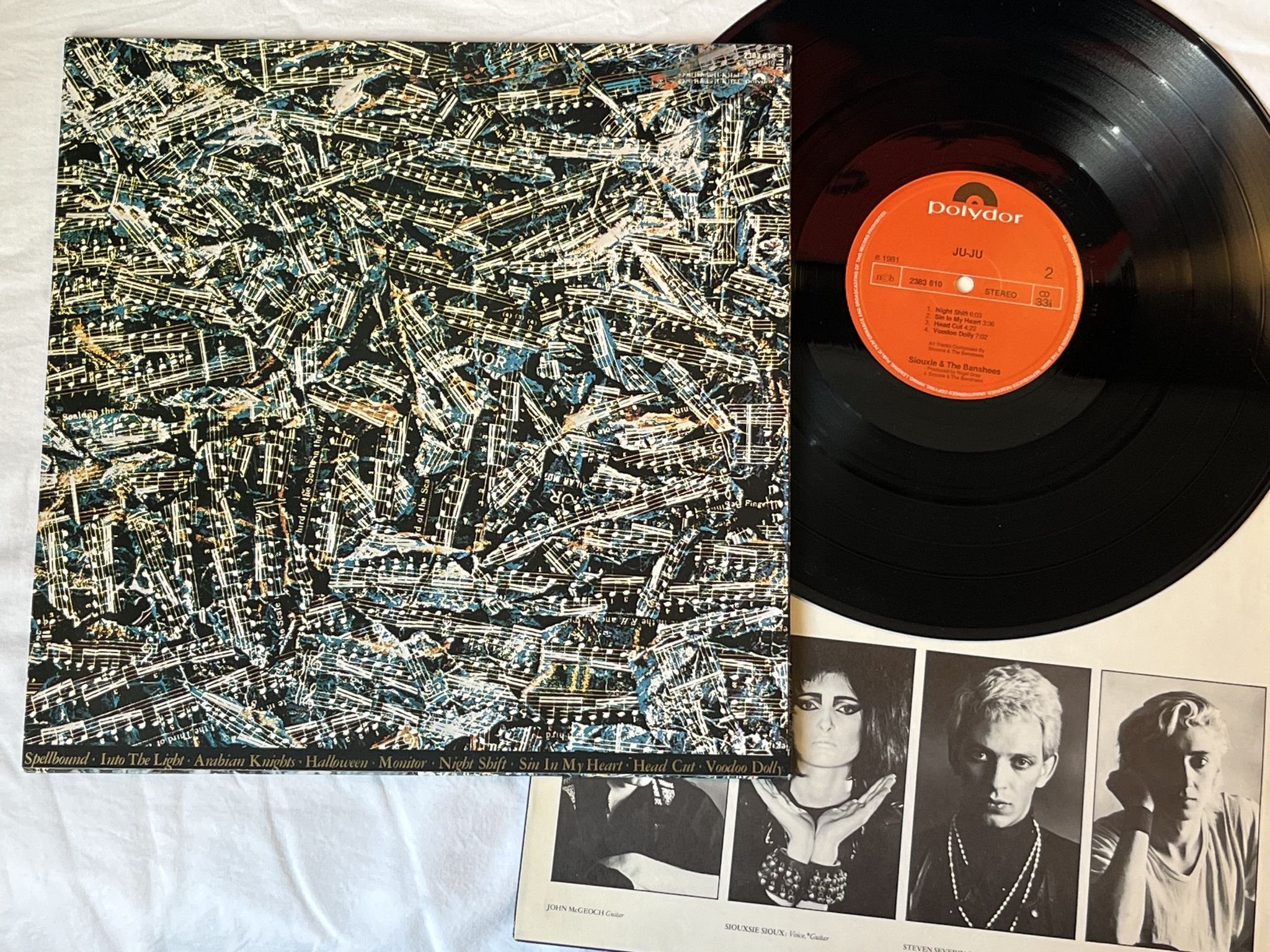 Omslagsbild för skivan SIOUXIE & THE BANSHEES ju-ju LP -81 ncb POLYDOR 2383610