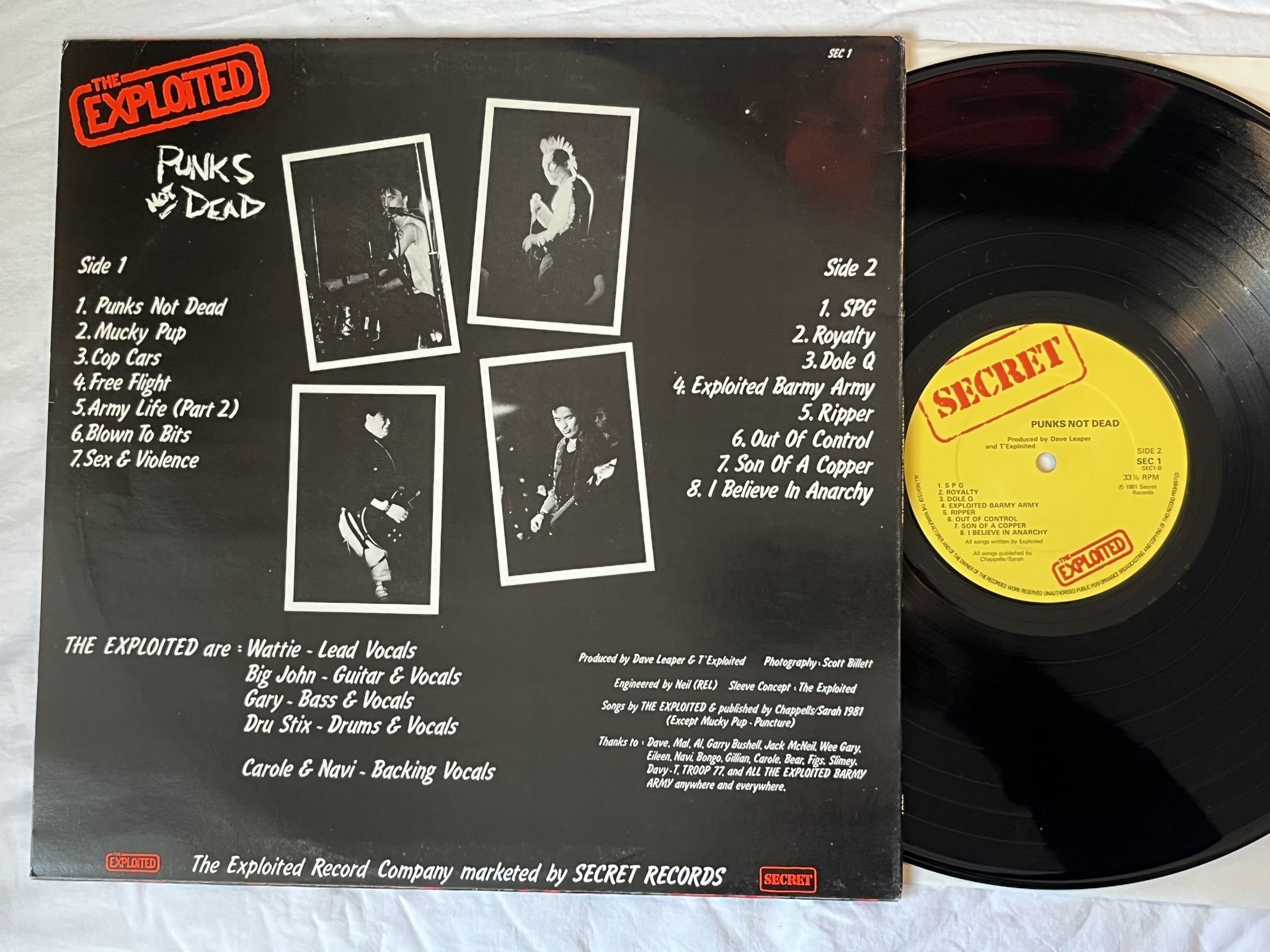 Omslagsbild för skivan THE EXPLOITED punks not dead LP -81 UK SECRET SEC 1