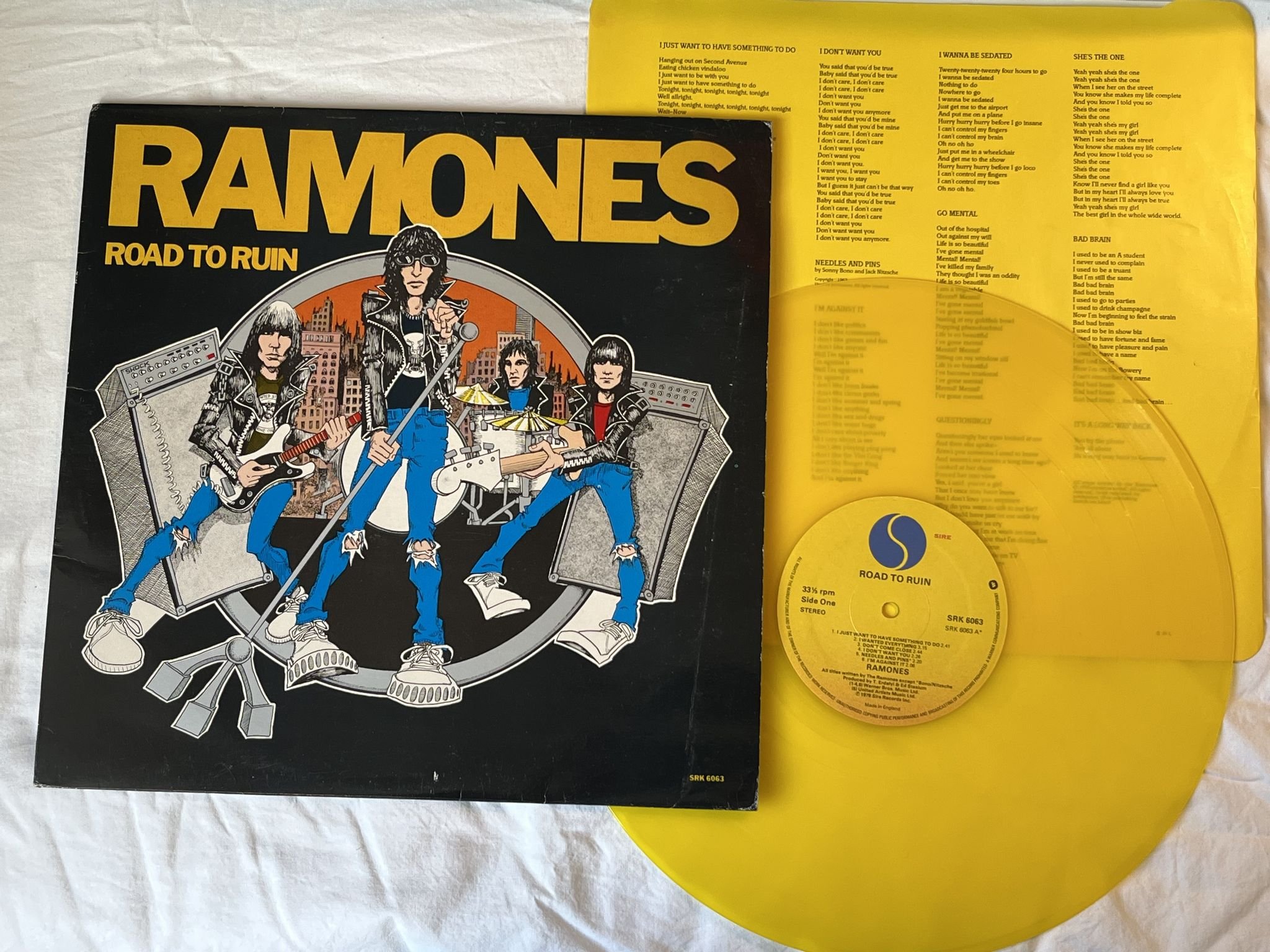 Omslagsbild för skivan RAMONES road to ruin LP -78 UK SIRE SRK 6063 *** YELLOW VINYL ***