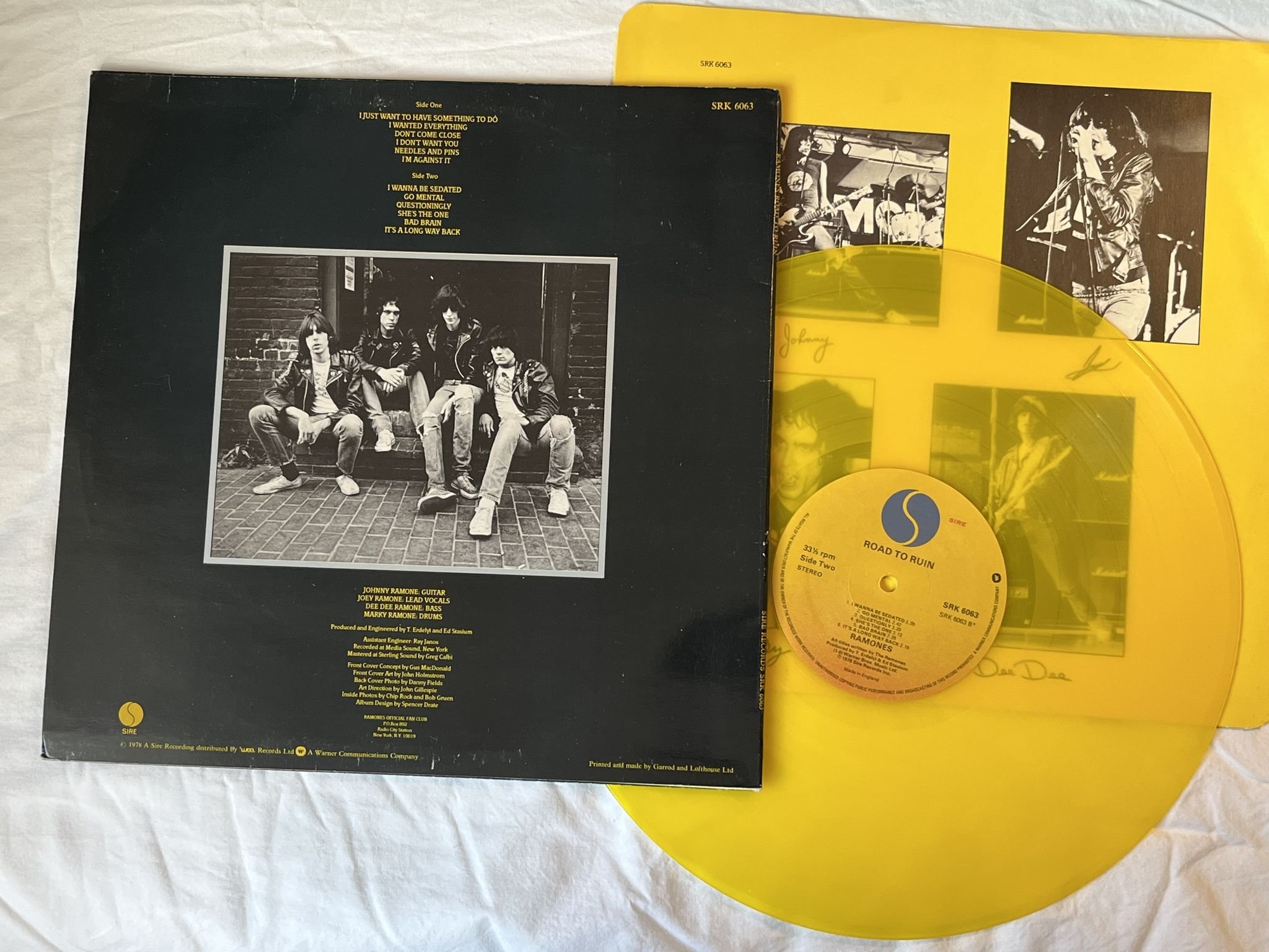 Omslagsbild för skivan RAMONES road to ruin LP -78 UK SIRE SRK 6063 *** YELLOW VINYL ***
