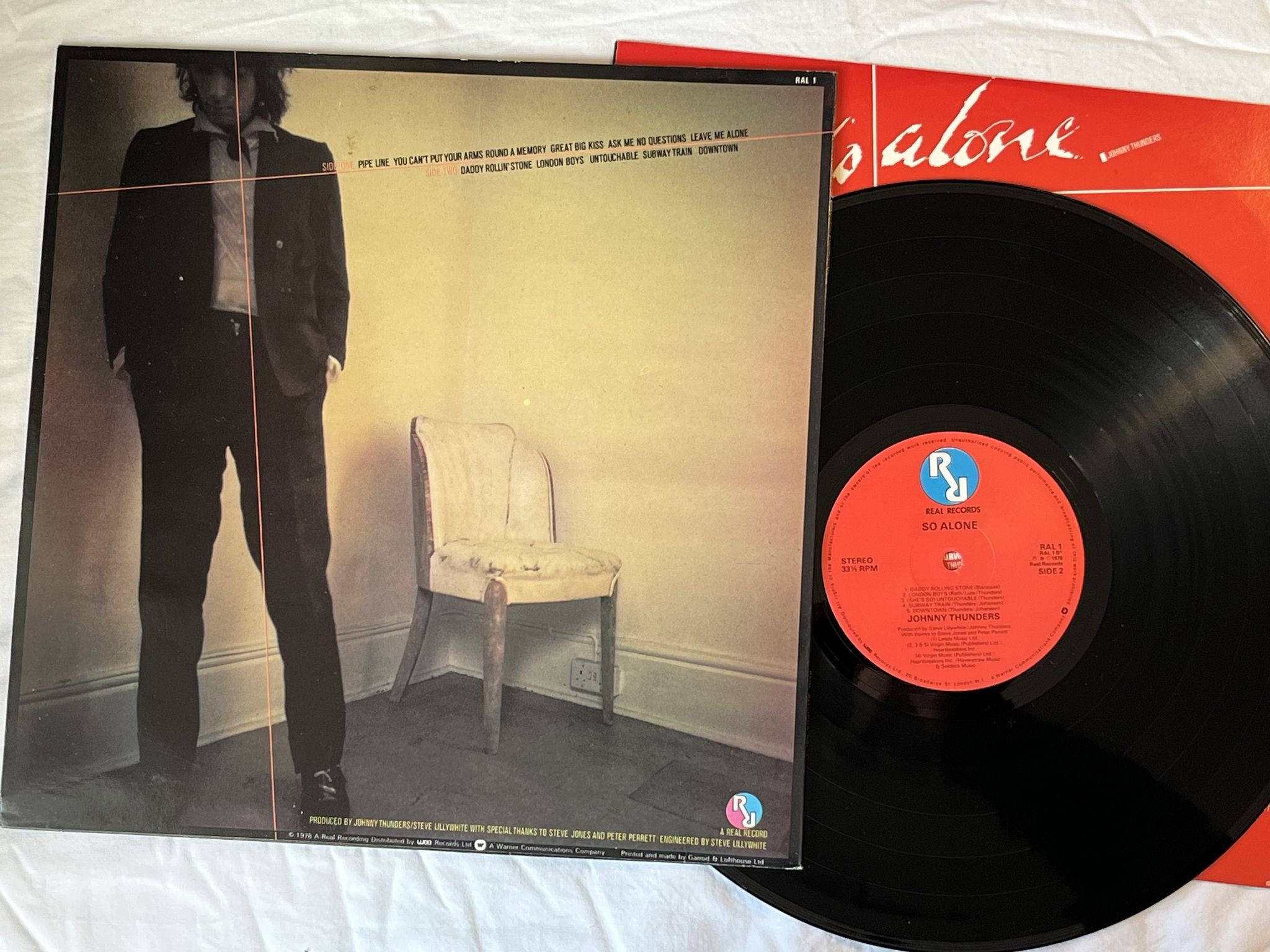 Omslagsbild för skivan JOHNNY THUNDERS so alone LP -78 UK REAL RAL 1