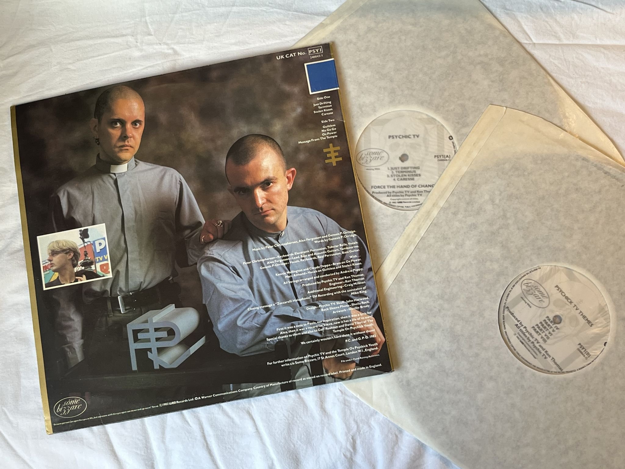 Omslagsbild för skivan PSYCHIC TV force the hand of chance 2xLP -82 UK SOME BIZZARE PSY1 *** RARE ***