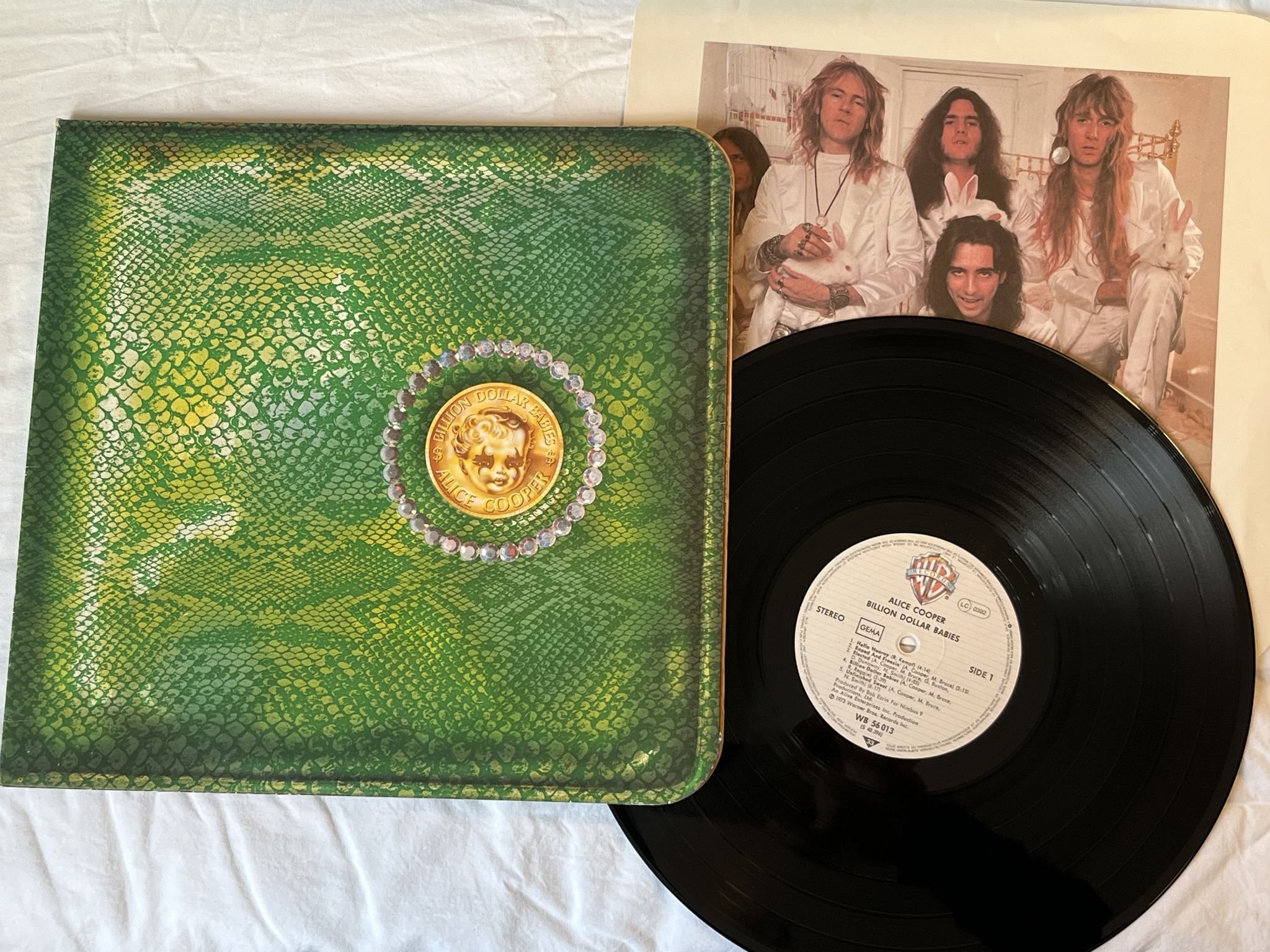 Omslagsbild för skivan ALICE COOPER Billion Dollar Babies LP Ger WARNER BROS WB 56013 ** Complete **