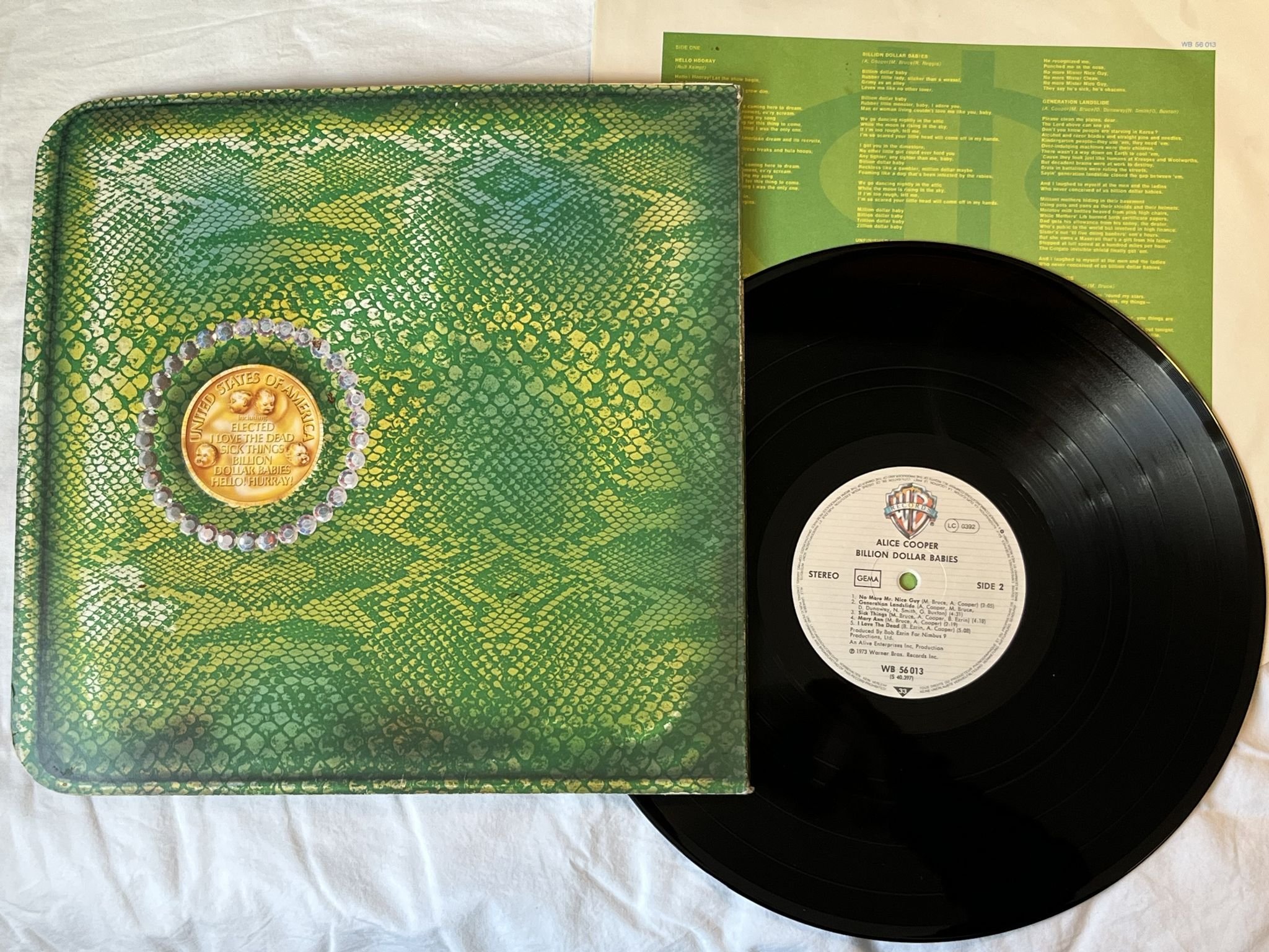 Omslagsbild för skivan ALICE COOPER Billion Dollar Babies LP Ger WARNER BROS WB 56013 ** Complete **