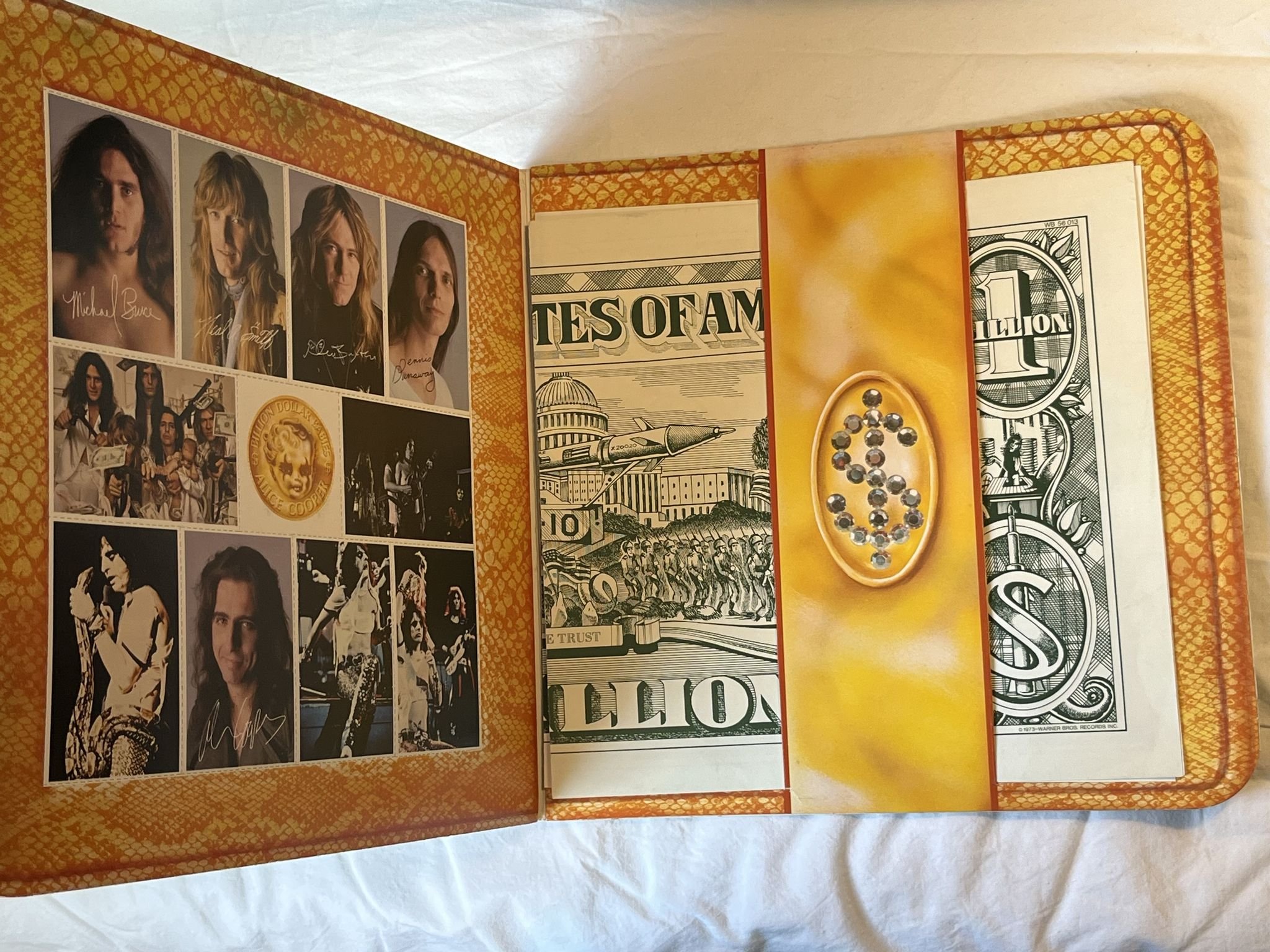 Omslagsbild för skivan ALICE COOPER Billion Dollar Babies LP Ger WARNER BROS WB 56013 ** Complete **