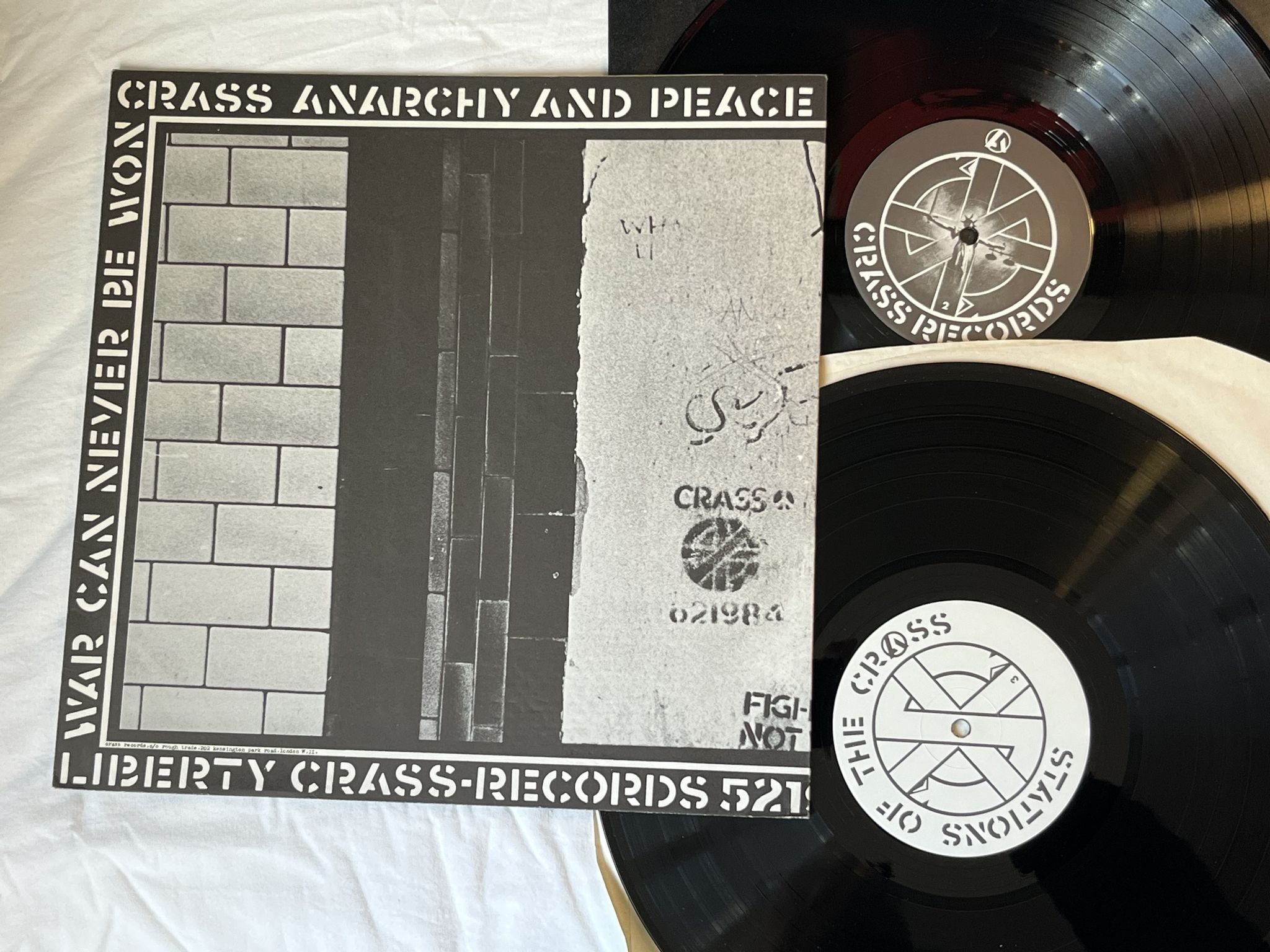 Omslagsbild för skivan CRASS Stations Of The Crass 2xLP -79 UK CRASS RECORDS 521984