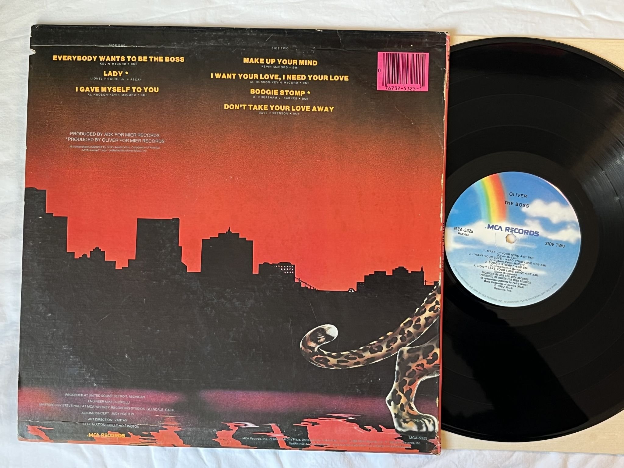 Omslagsbild för skivan OLIVER the boss LP -82 US MCA 5325 *** DISCO / FUNK ***