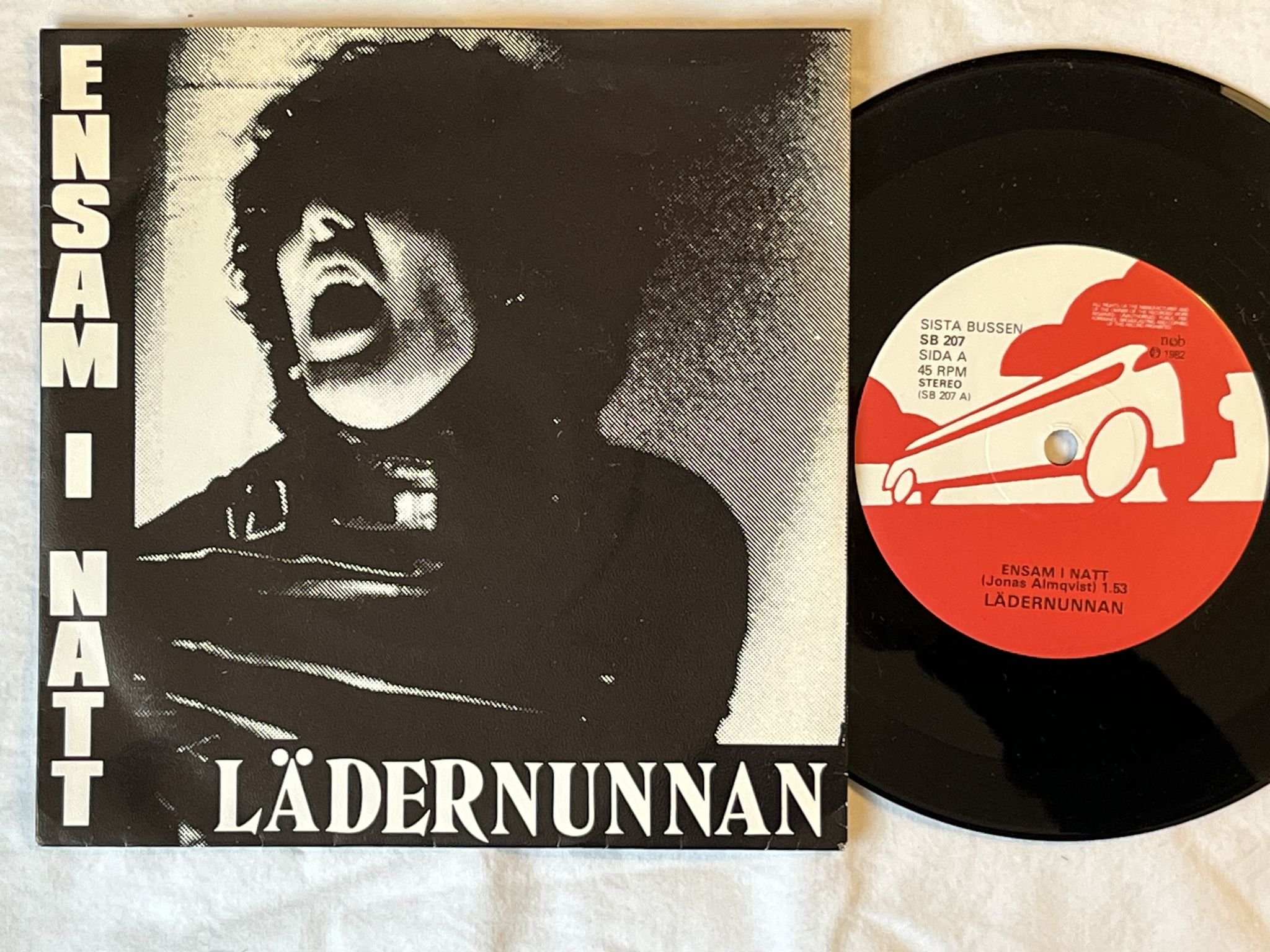 Omslagsbild för skivan LÄDERNUNNAN ensam i natt 7" -82 Swe SISTA BUSSEN SB 207 *** RARE ***