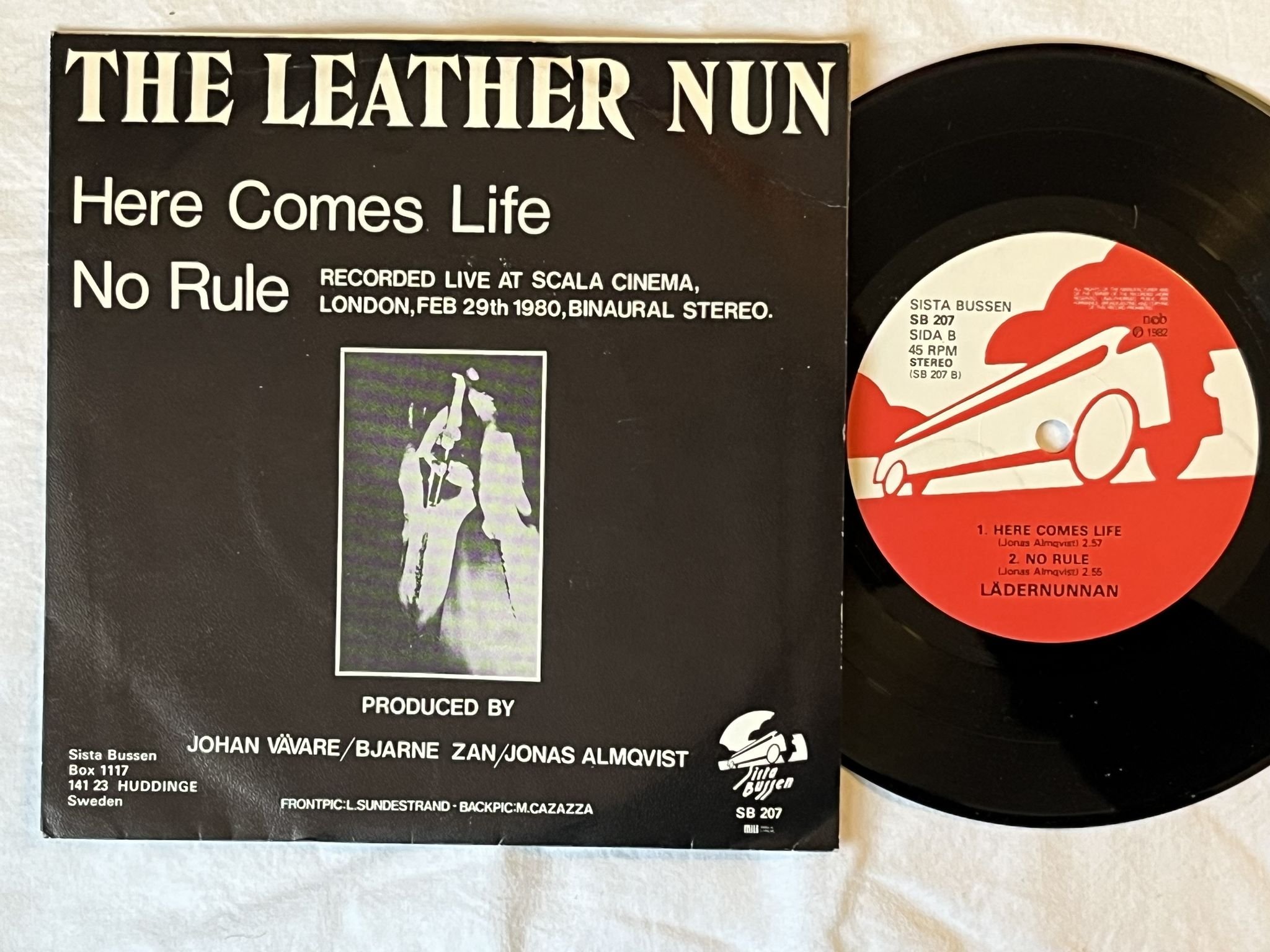 Omslagsbild för skivan LÄDERNUNNAN ensam i natt 7" -82 Swe SISTA BUSSEN SB 207 *** RARE ***