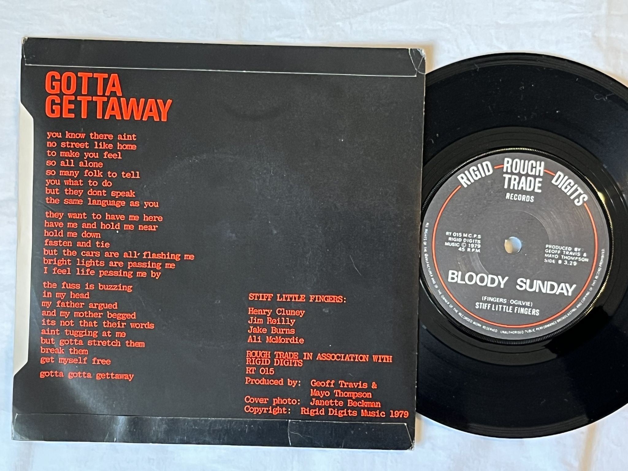 Omslagsbild för skivan STIFF LITTLE FINGERS Gotta Gettaway 7" -79 UK ROUGH TRADE RT 015
