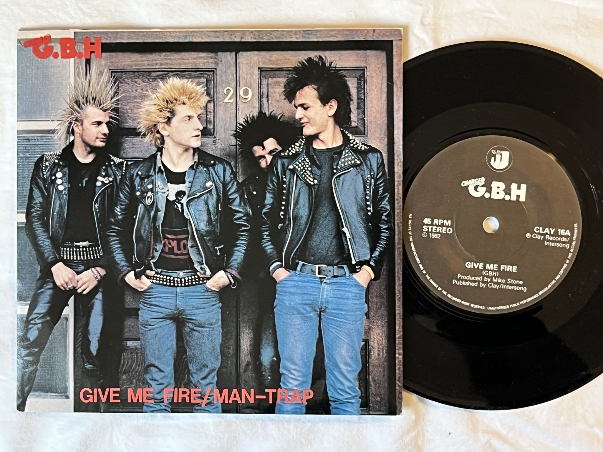 Omslagsbild för skivan CHARGED GBH man-trap 7" -82 UK CLAY 16