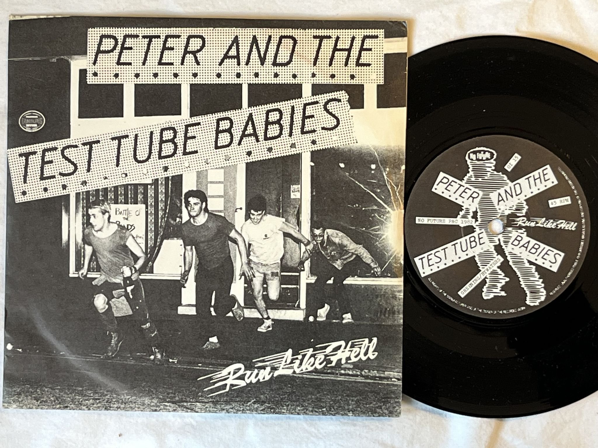 Omslagsbild för skivan PETER AND THE TEST TUBE BABIES Run Like Hell 7" -82 UK no future OI 15