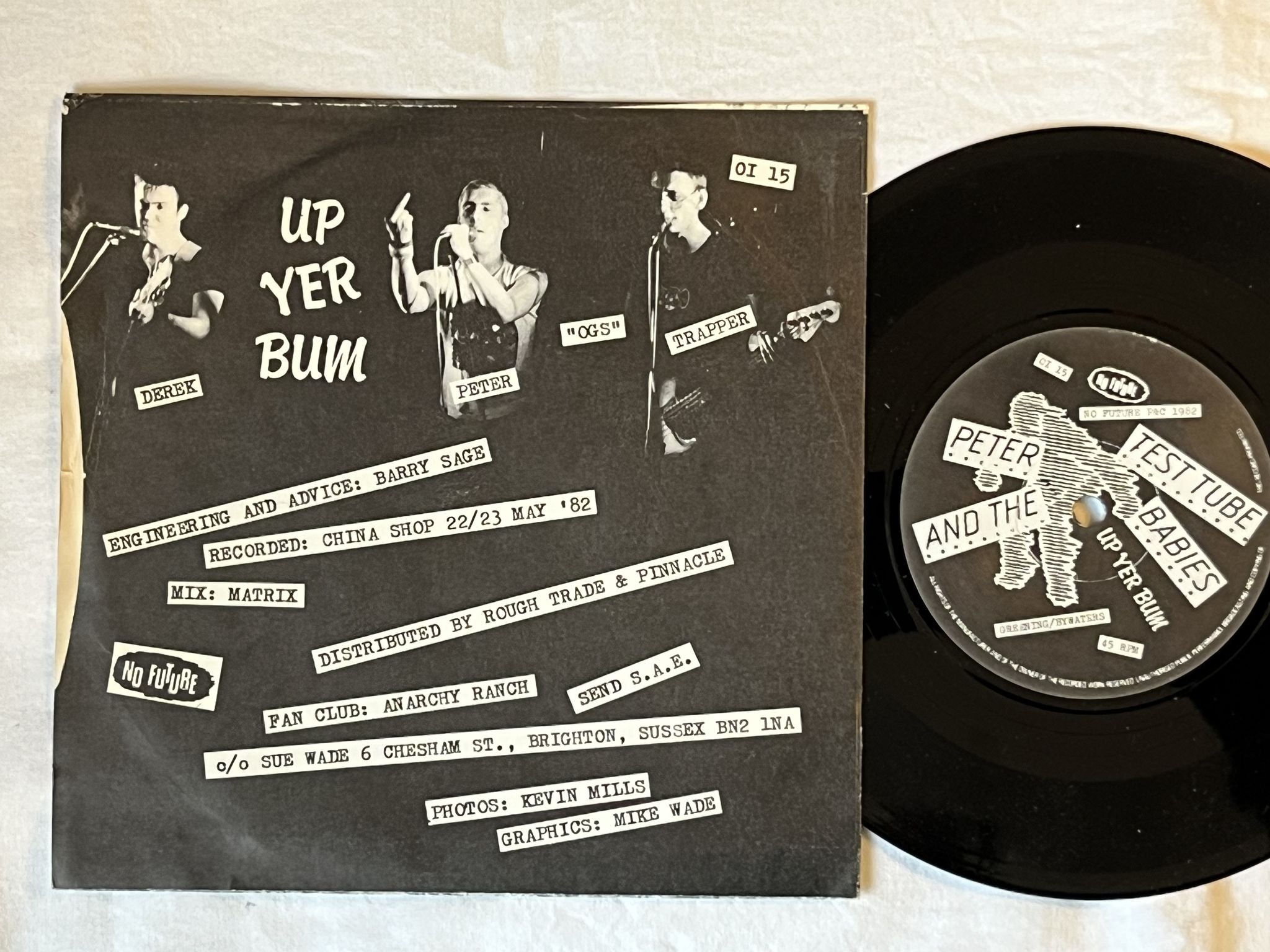 Omslagsbild för skivan PETER AND THE TEST TUBE BABIES Run Like Hell 7" -82 UK no future OI 15