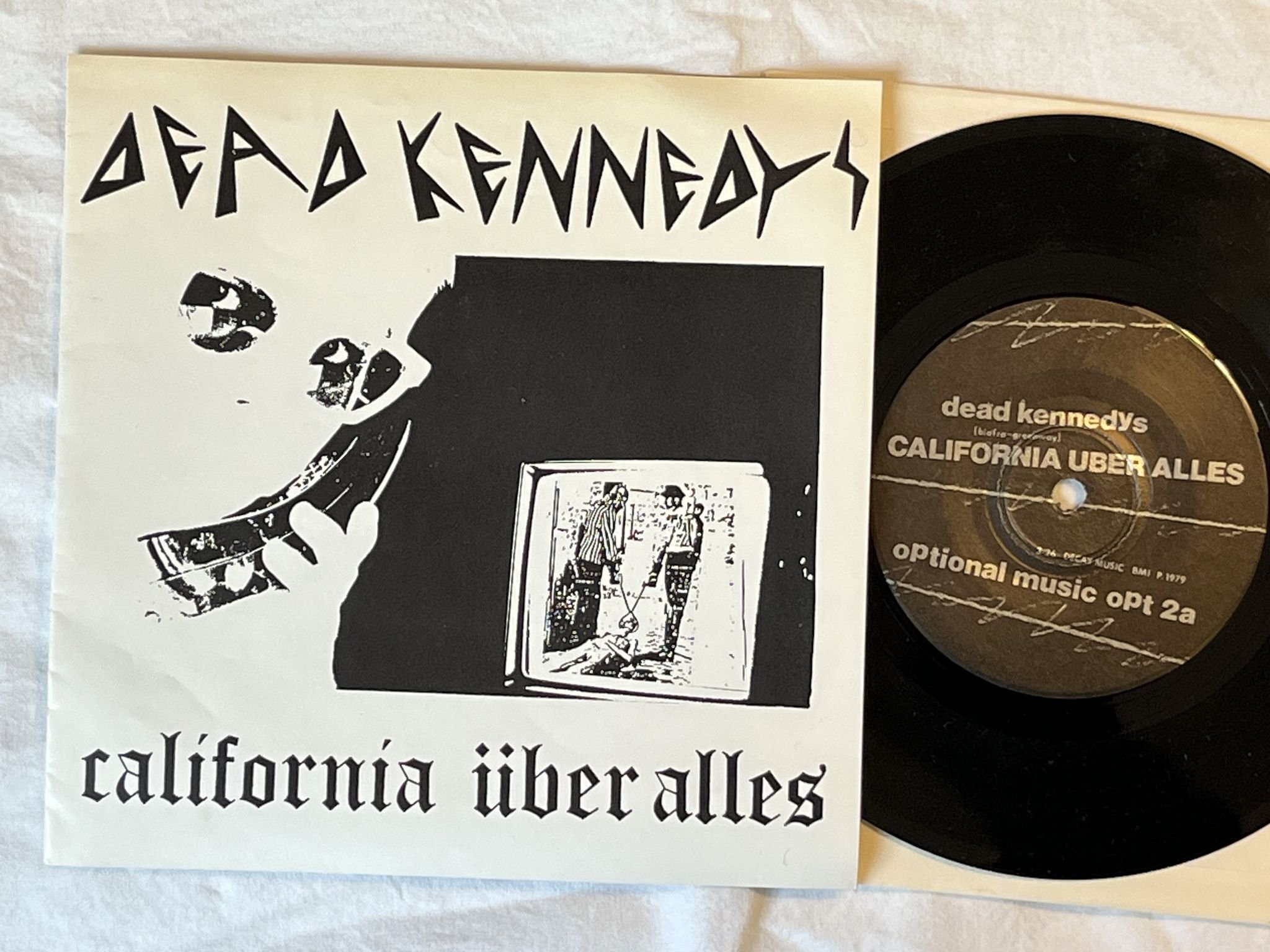 Omslagsbild för skivan DEAD KENNEDYS California Über Alles 7" -80 US OPTIONAL opt 2