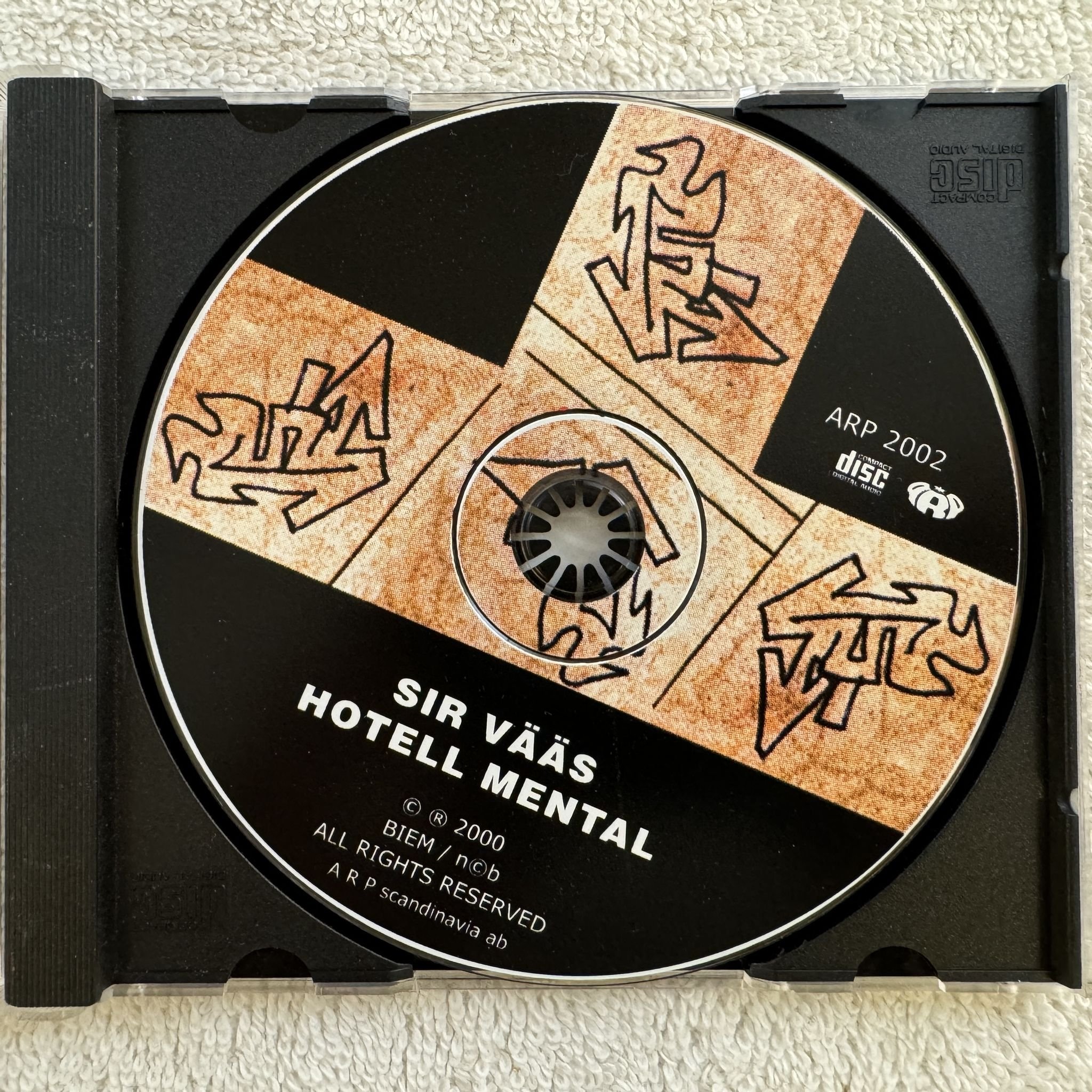 Omslagsbild för skivan Sir Vääs ?– Hotell Mental CD 2000 ARP 2002 SWERAP