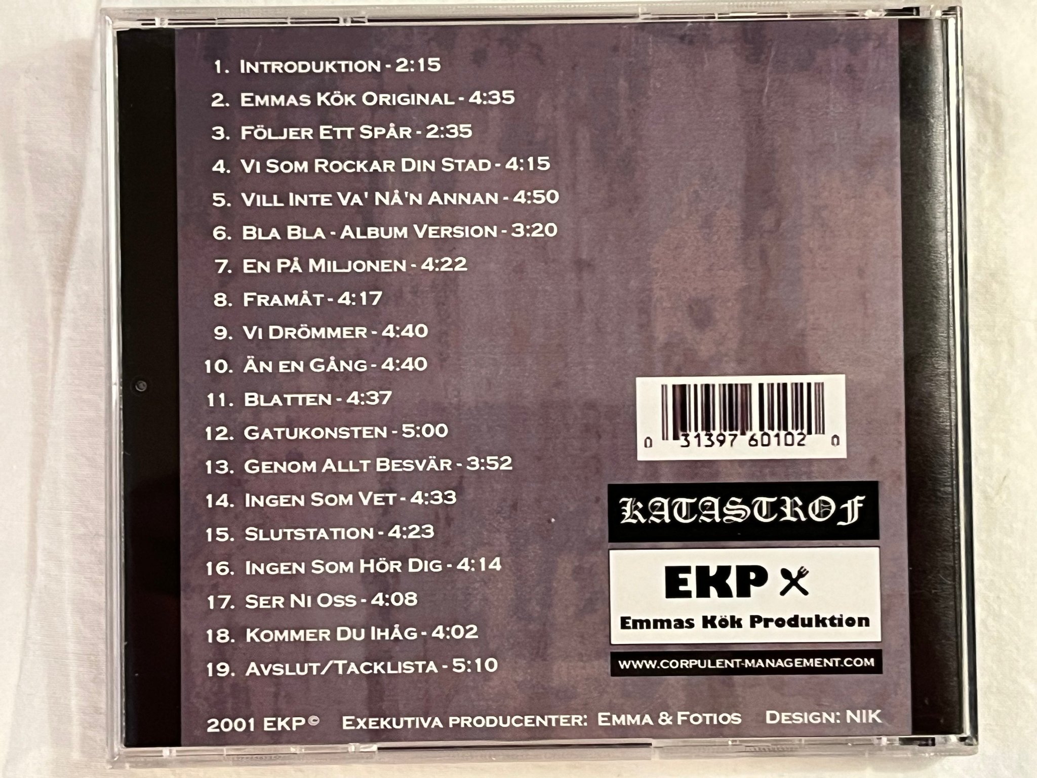 Omslagsbild för skivan FÖRSTA KAPITLET slutstation CD demo 2001 SWERAP