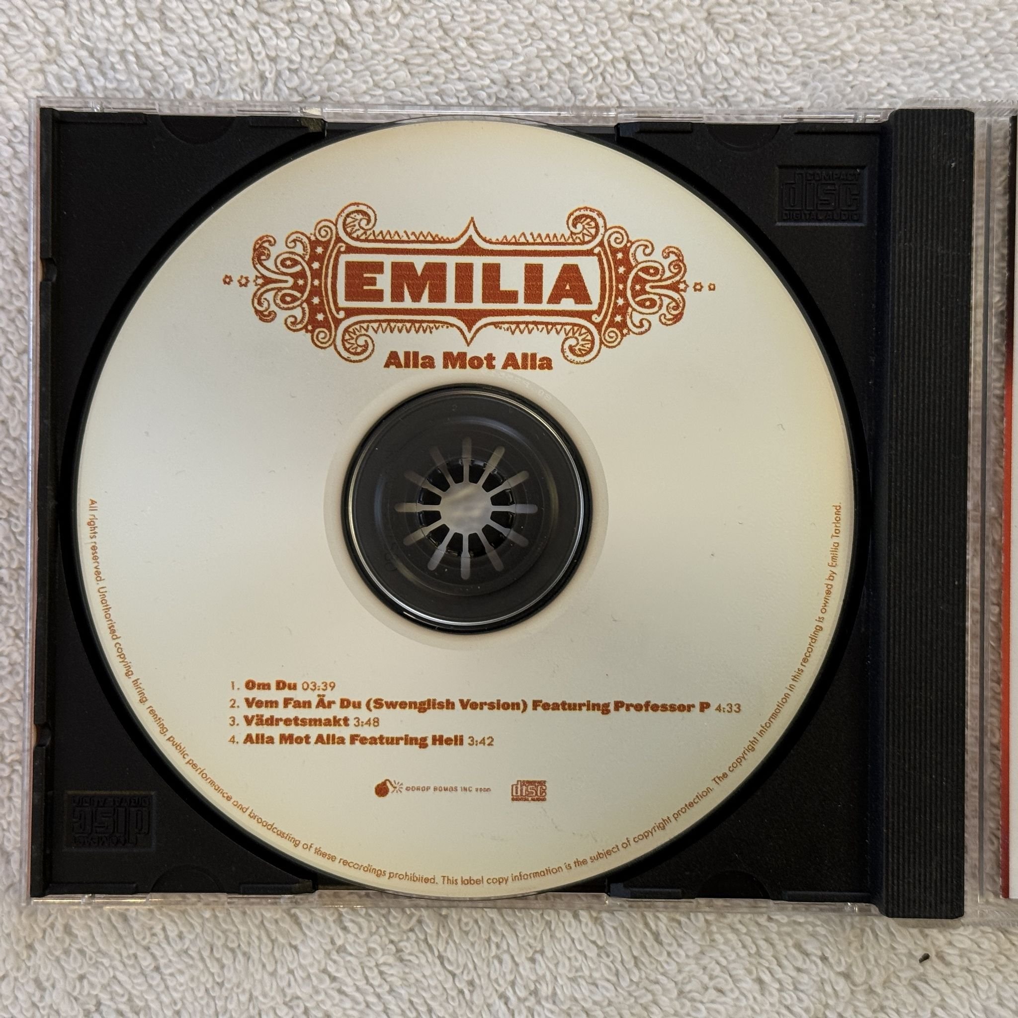 Omslagsbild för skivan Emilia – Alla Mot Alla CD 2000 demo SWERAP