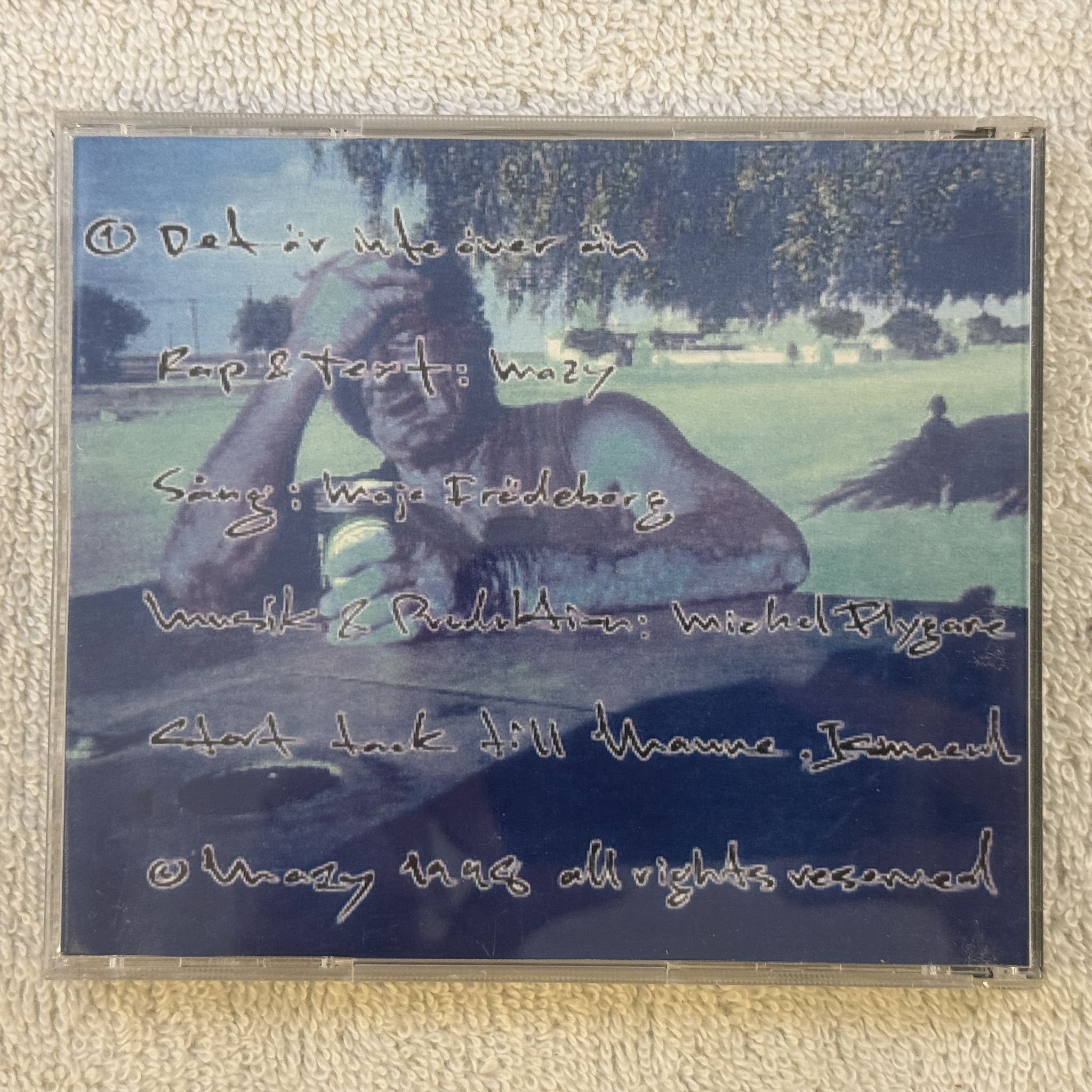 Omslagsbild för skivan MAZY (WAZY?) det är inte över än CD demo SWERAP