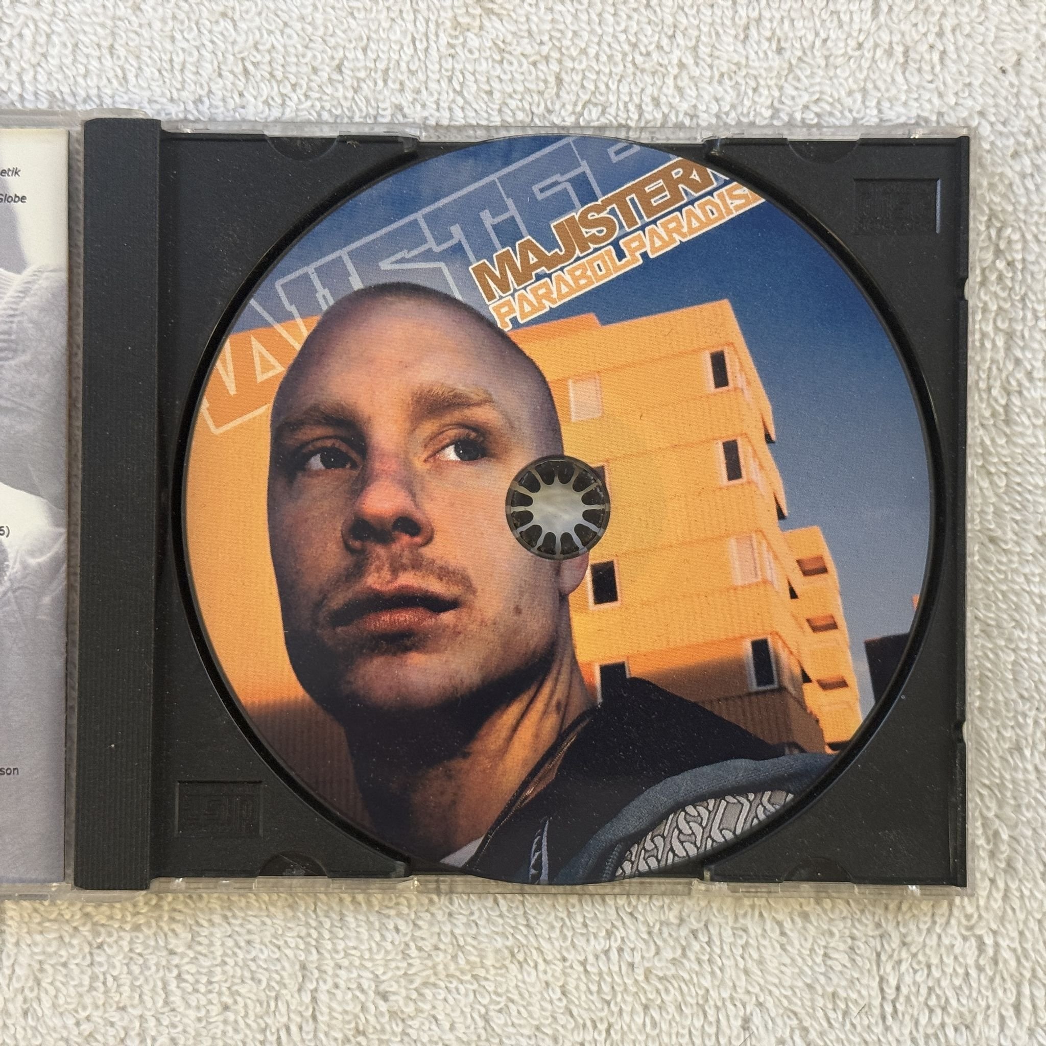 Omslagsbild för skivan MAJISTERN Parabolparadiset CD 2008 Underground Beats MAJ001 SWERAP