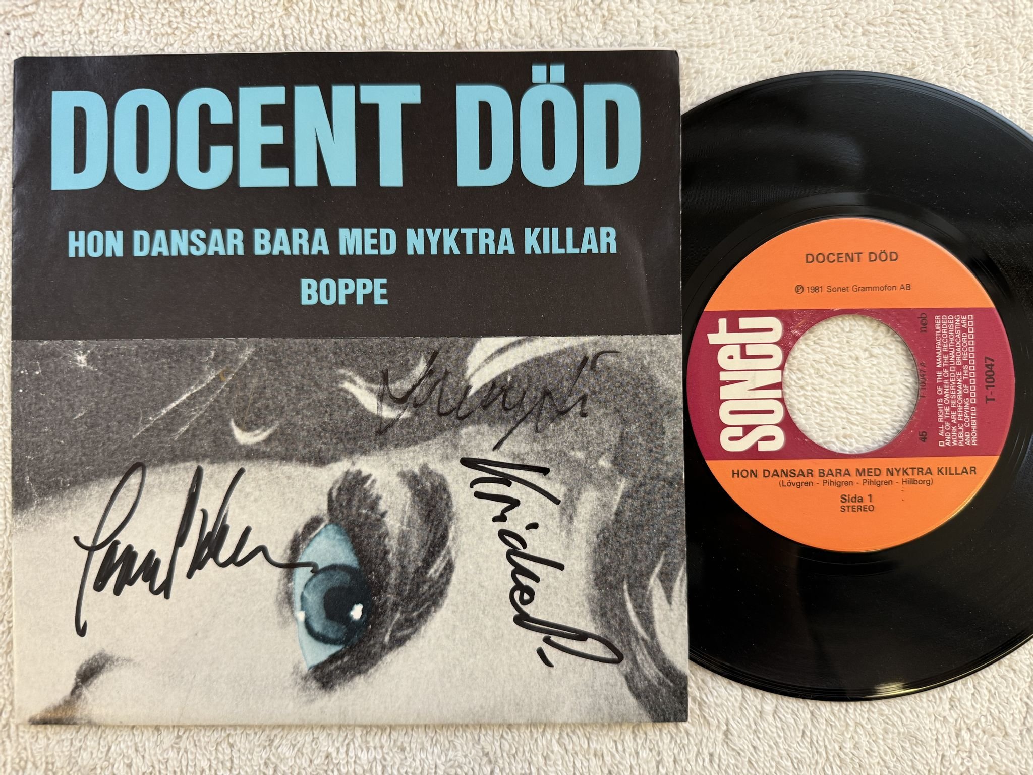 Omslagsbild för skivan DOCENT DÖD hon dansar bara med nyktra killar 7" -81 SONET T-10047 *** SIGNED ***