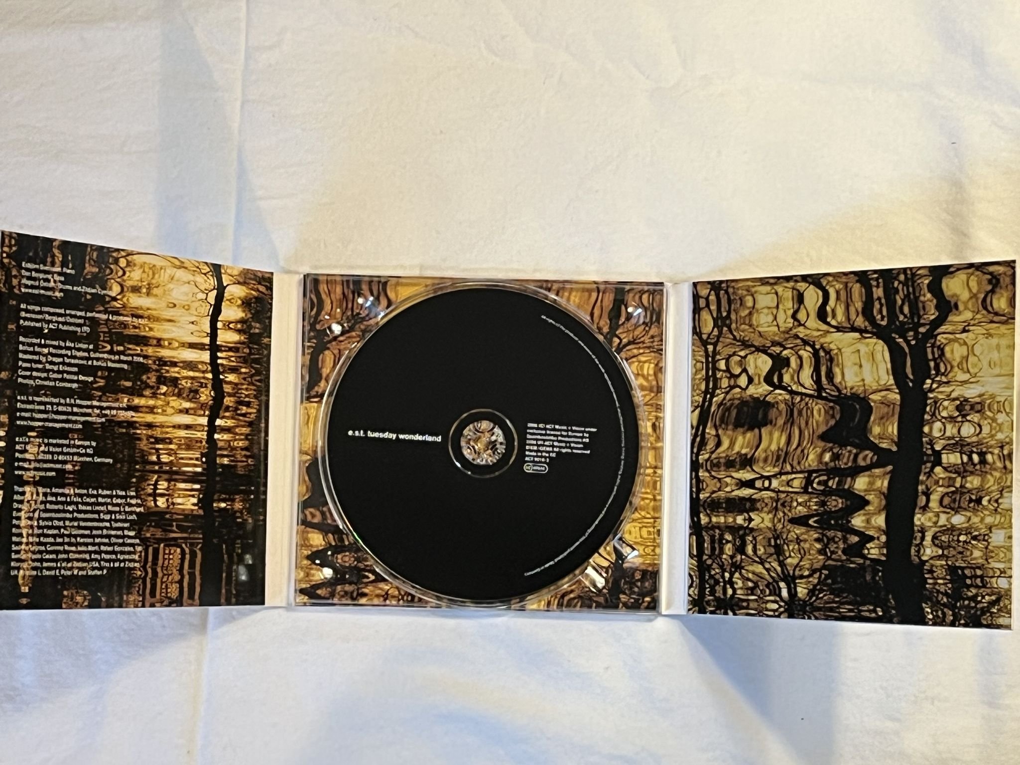 Omslagsbild för skivan E.S.T. Tuesday Wonderland CD 2006 ACT 9016-2 *** FULLY SIGNED ***