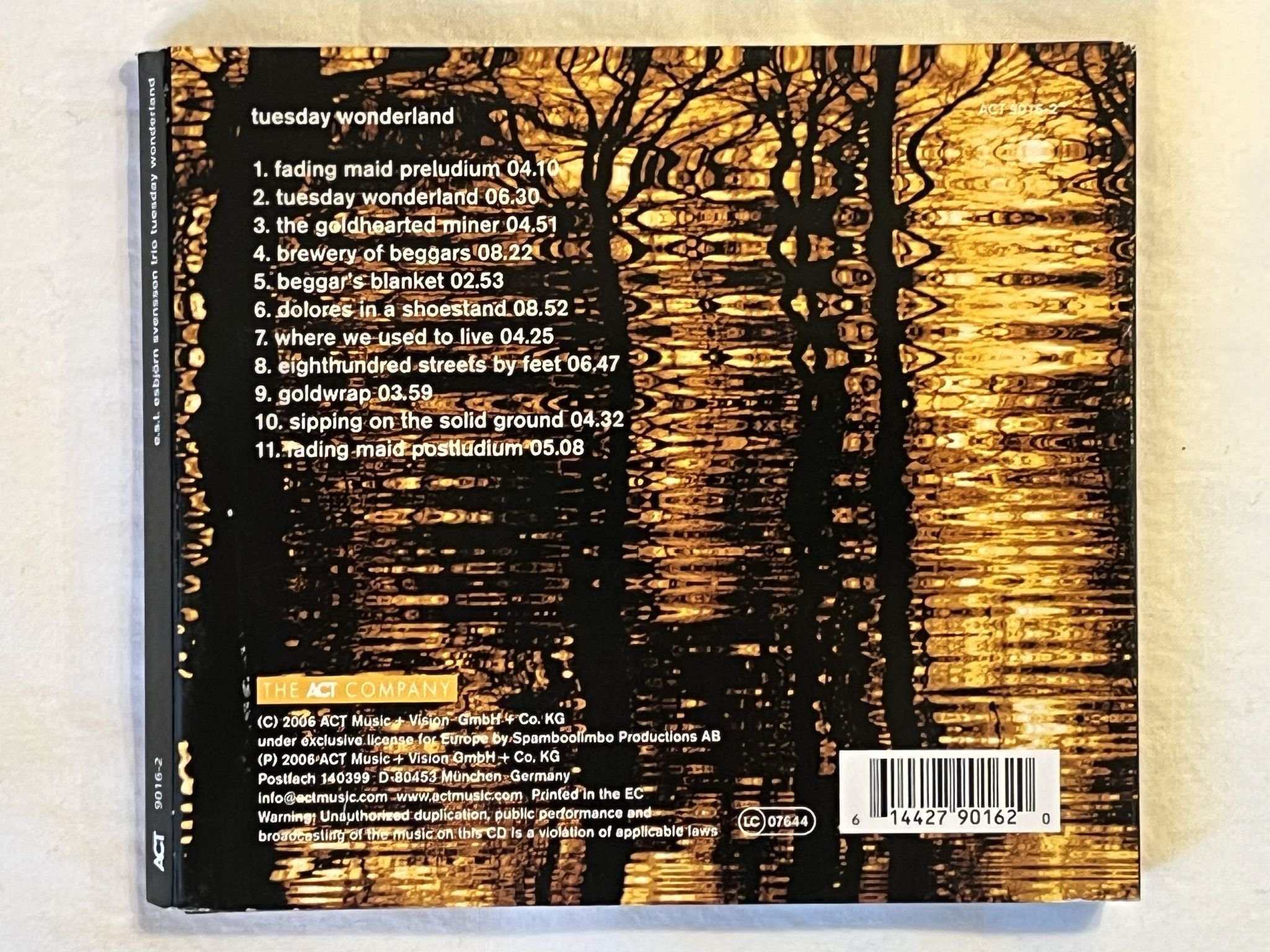 Omslagsbild för skivan E.S.T. Tuesday Wonderland CD 2006 ACT 9016-2 *** FULLY SIGNED ***