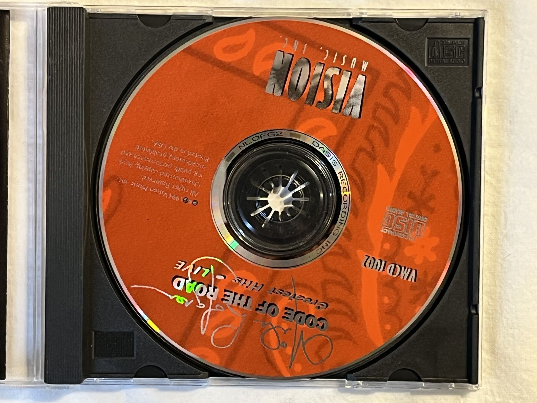 Omslagsbild för skivan NILS LOFGREN Code Of The Road: CD -94 VISION MUSIC VMCD 1002 *** SIGNED ***