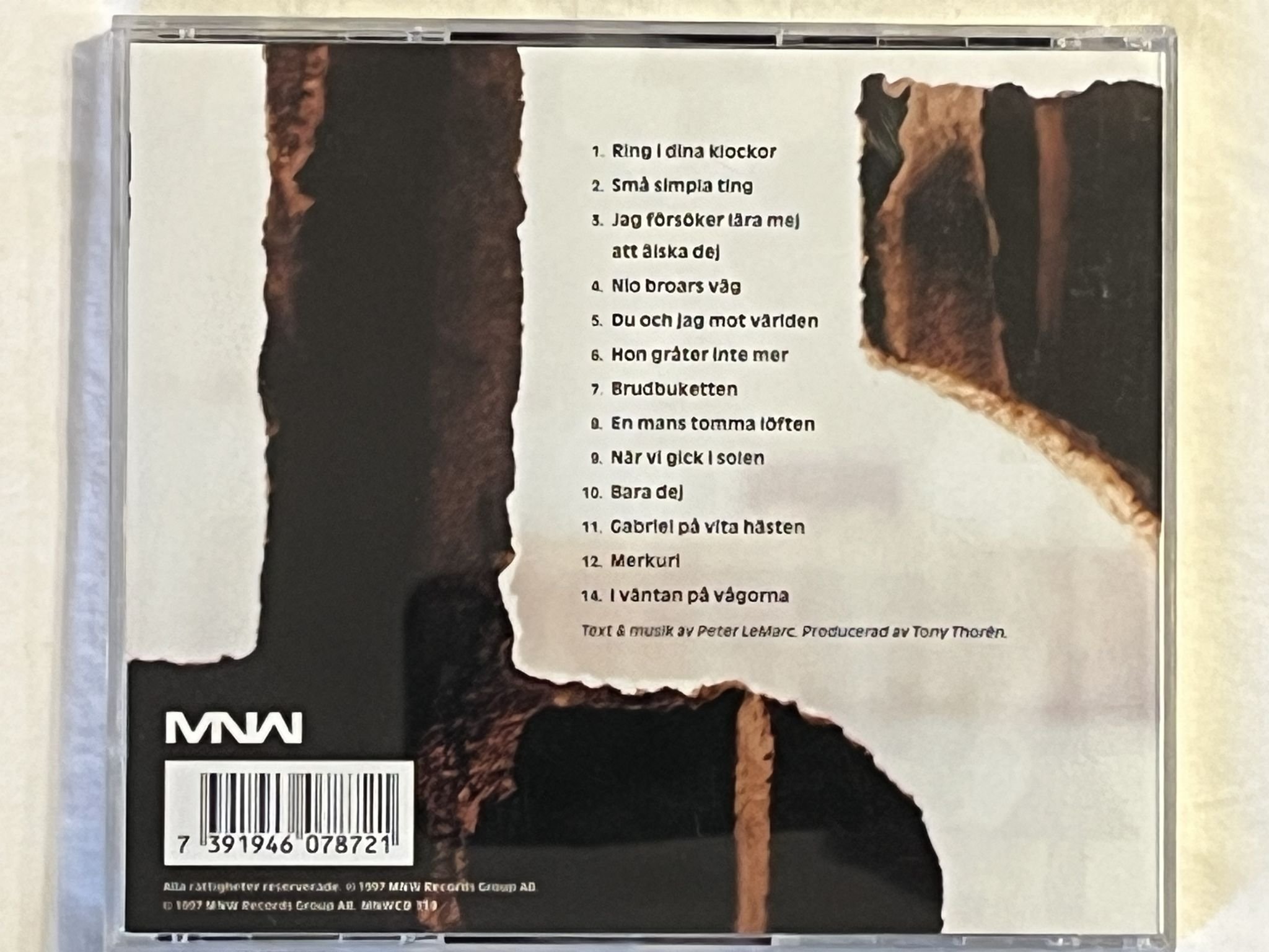 Omslagsbild för skivan PETER LeMARC Nio Broars Väg CD -97 MNW – MNWCD 319 *** SIGNED ***