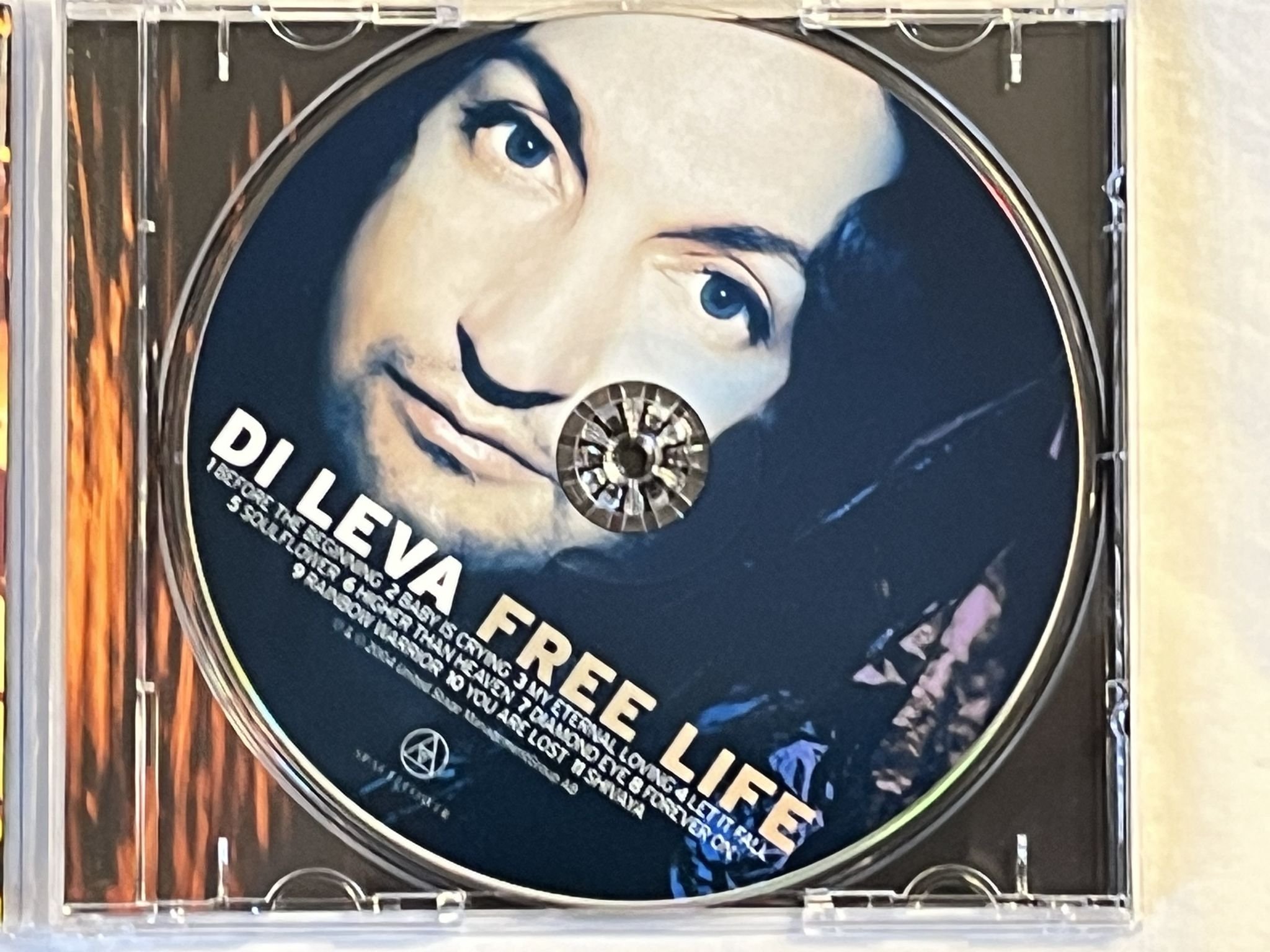 Omslagsbild för skivan DI LEVA free life CD 2005 SPACEFLOWER USMG 007 *** SIGNED ***