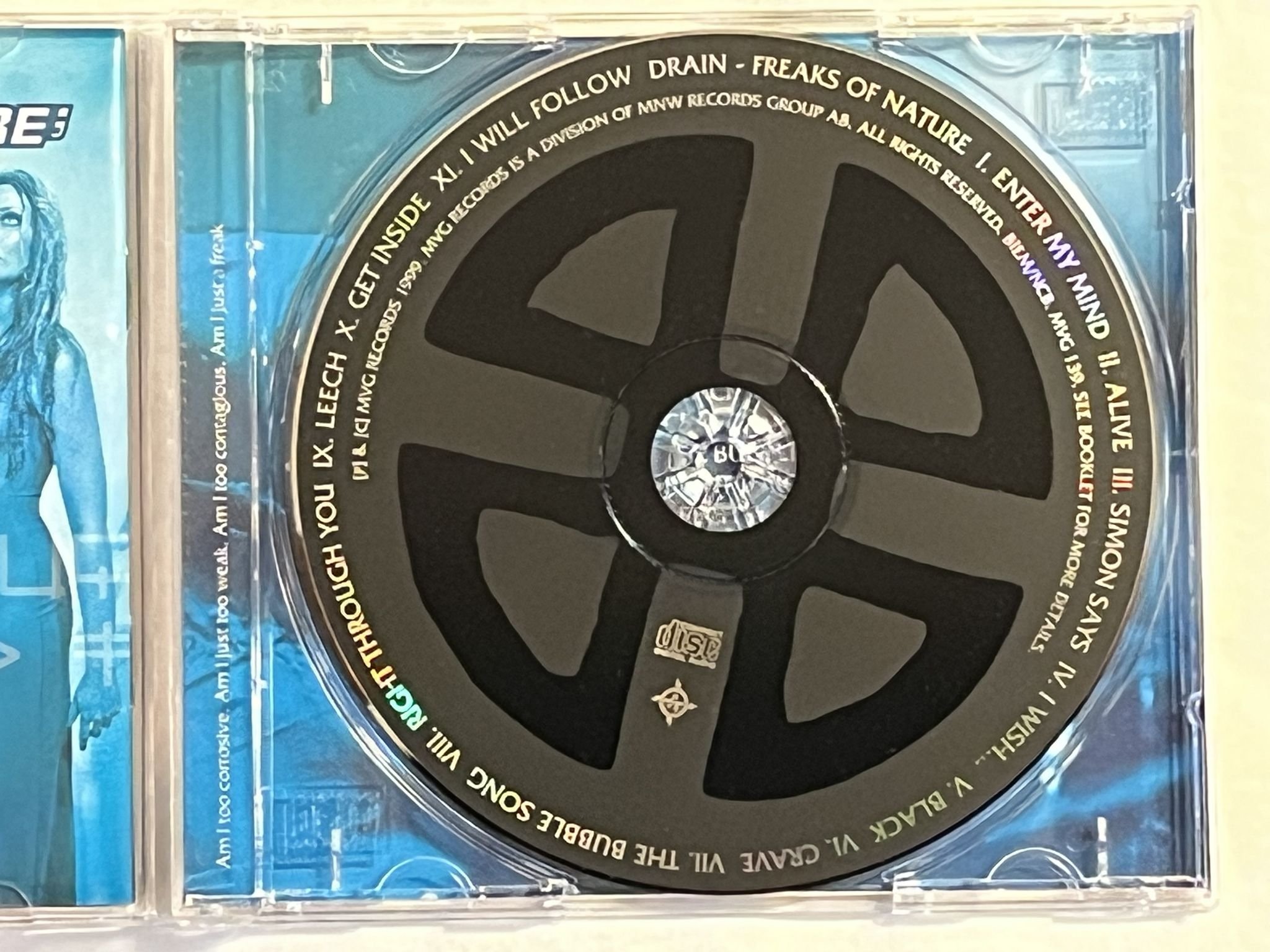 Omslagsbild för skivan DRAIN Freaks Of Nature CD -99 MGV 139 ** FULLY SIGNED ***