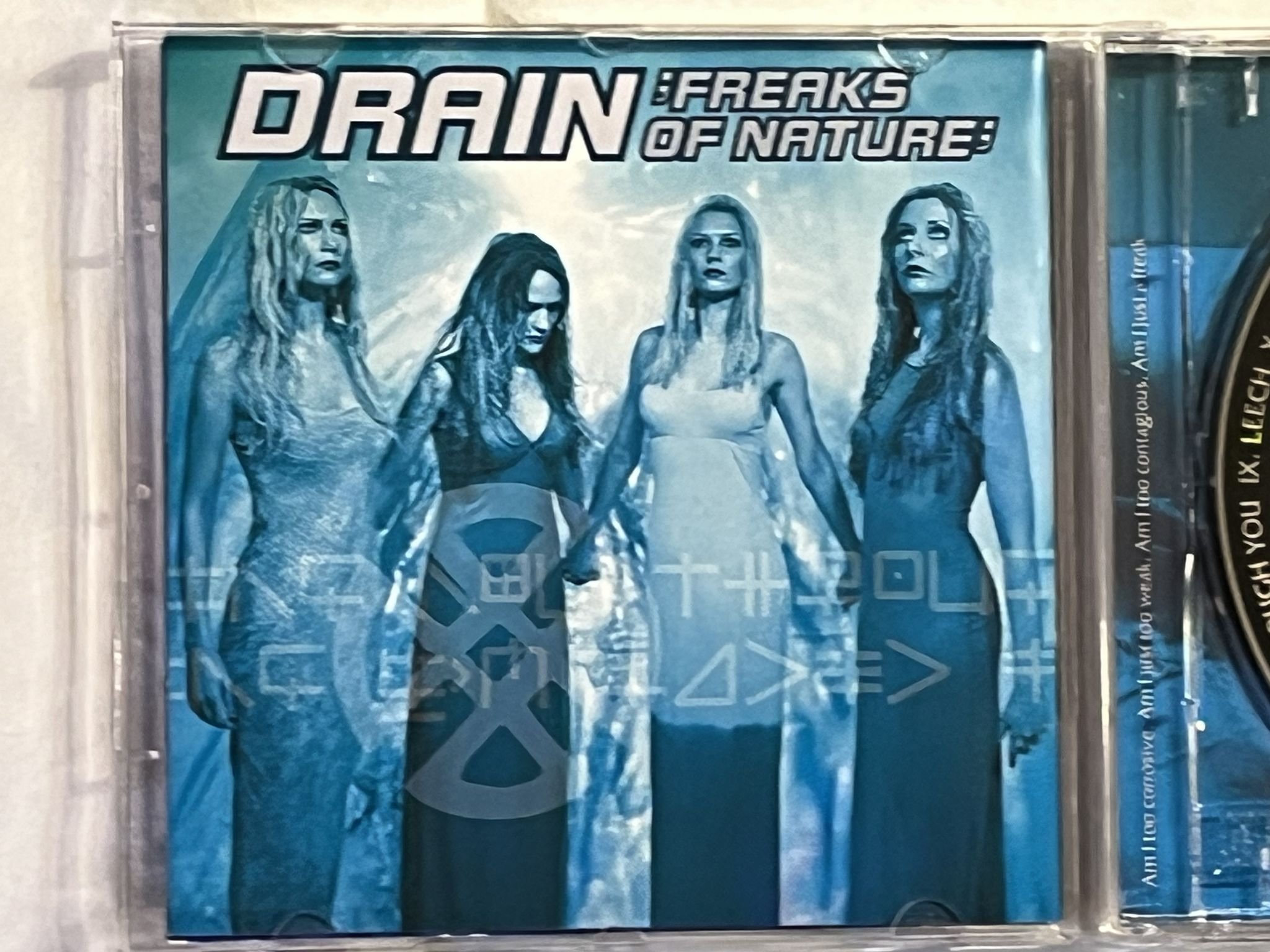 Omslagsbild för skivan DRAIN Freaks Of Nature CD -99 MGV 139 ** FULLY SIGNED ***