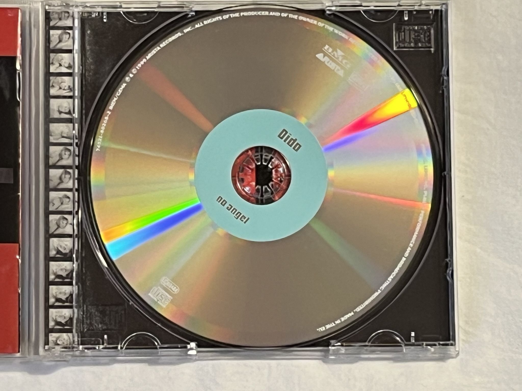 Omslagsbild för skivan DIDO no angel CD 2000 ARISTA 74321-80268-2 ** SIGNED ***