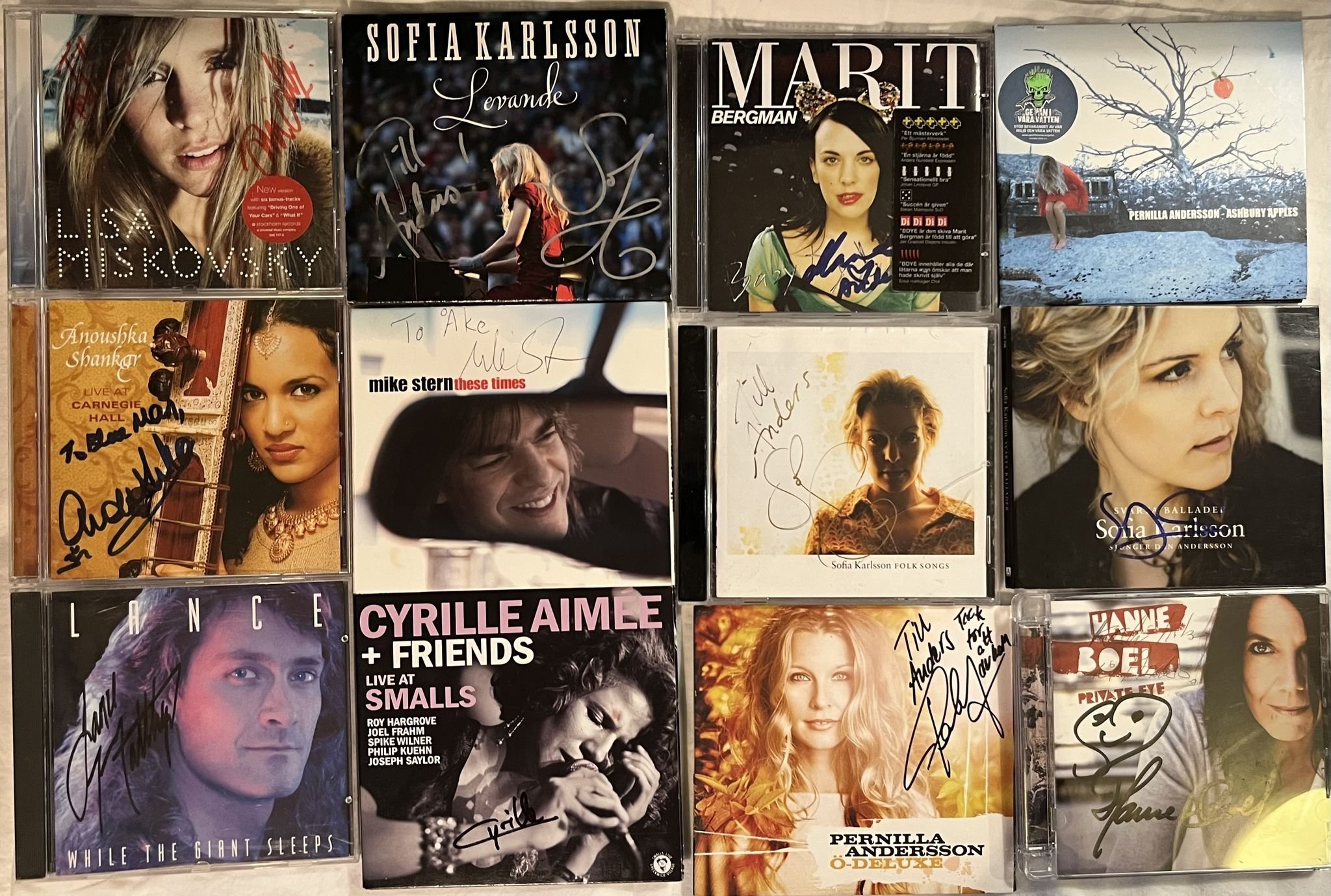 Omslagsbild för skivan 36 st signerade cd's WOW !!!! *** SIGNED ***