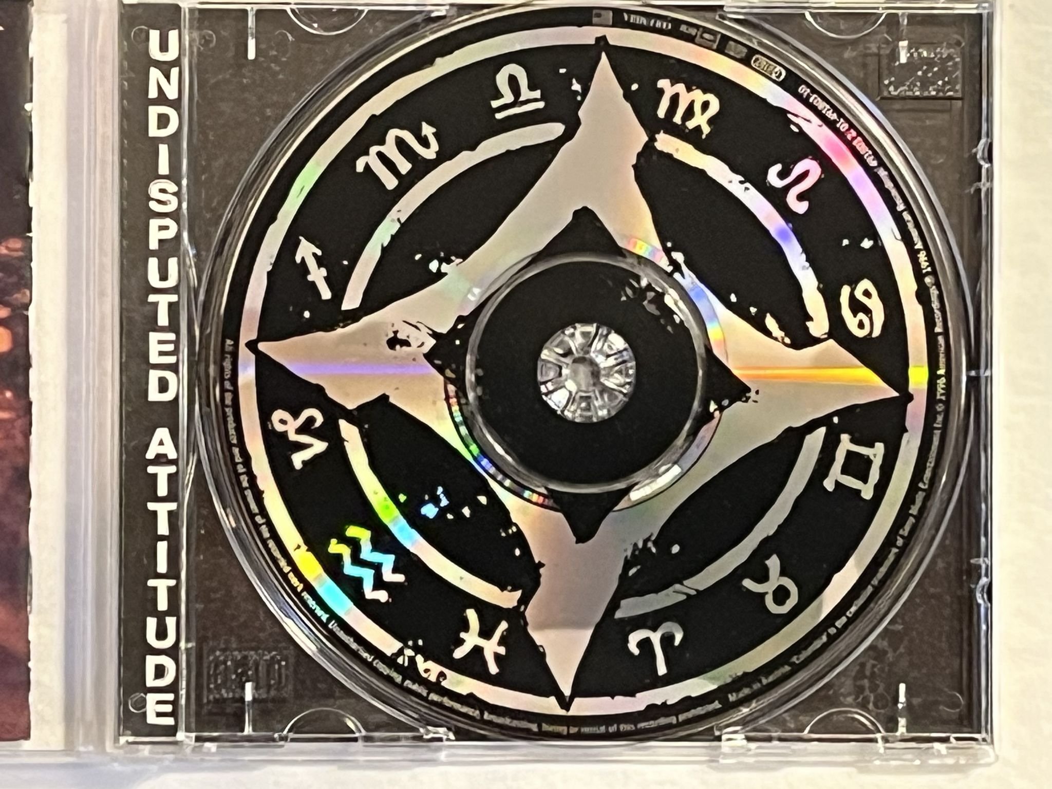 Omslagsbild för skivan SLAYER Undisputed Attitude CD -98 american 491803 2 *** SIGNED by 3 ***