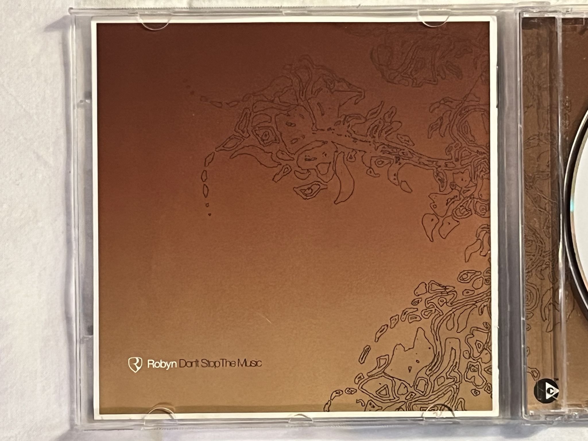 Omslagsbild för skivan ROBYN don't stop the music CD 2002 rca 74321 97318 2 ** SIGNED **