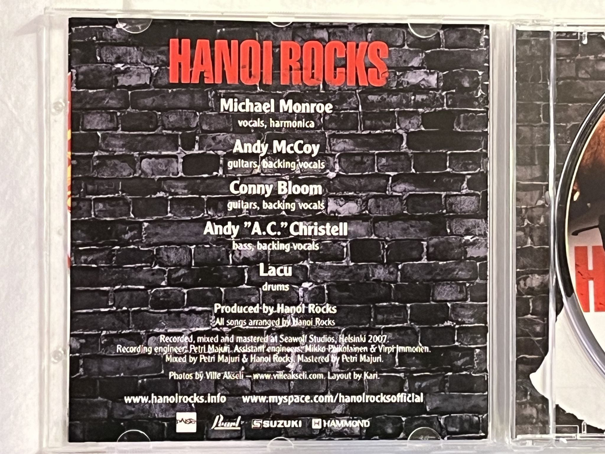 Omslagsbild för skivan HANOI ROCKS Teenage Revolution CD 2008 BACKSTAGE BSACDS010 ** SIGNED **