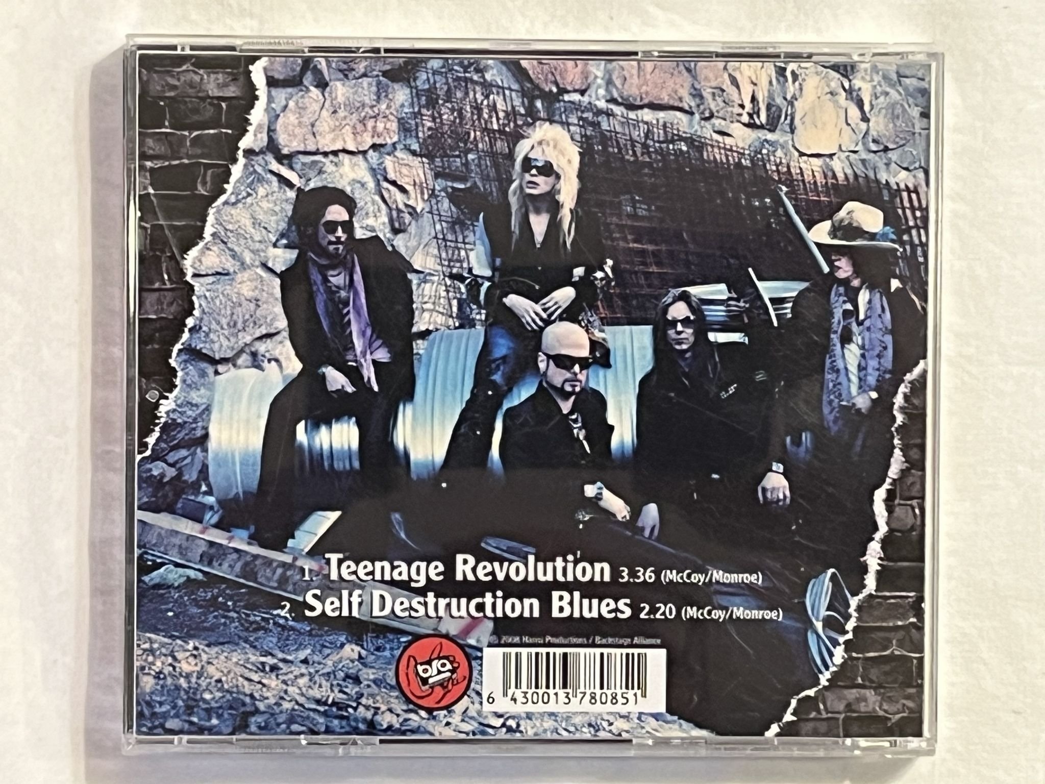 Omslagsbild för skivan HANOI ROCKS Teenage Revolution CD 2008 BACKSTAGE BSACDS010 ** SIGNED **