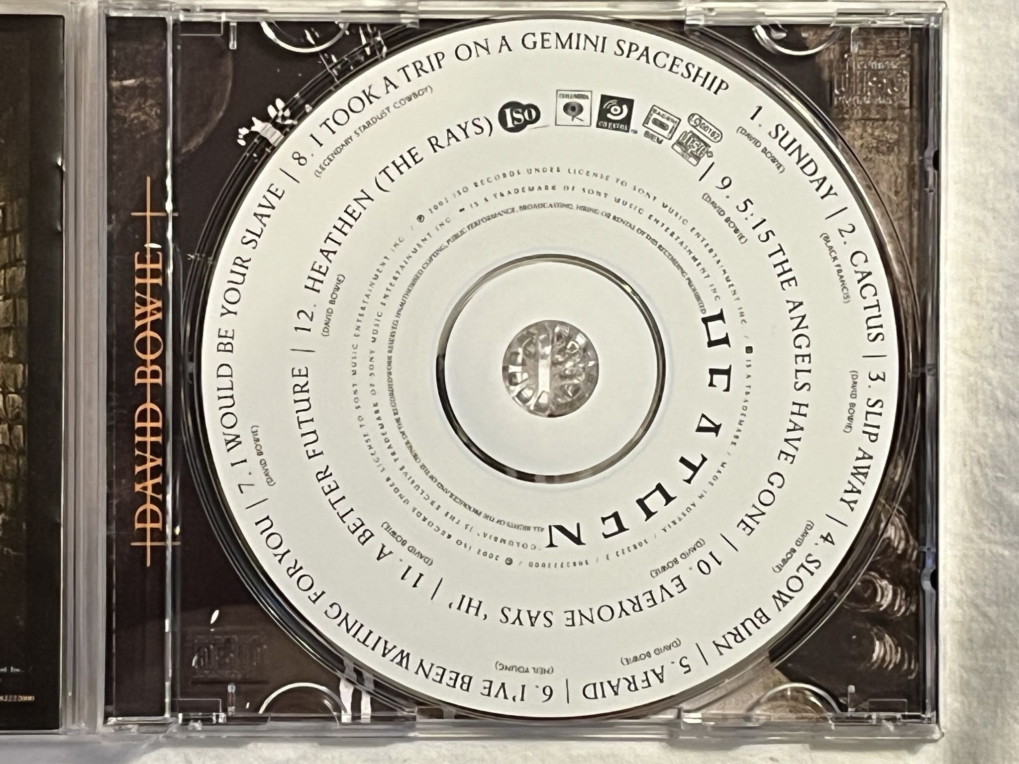 Omslagsbild för skivan DAVID BOWIE Heathen CD Columbia – 508222 2 ***** SIGNED by DAVID BOWIE *****