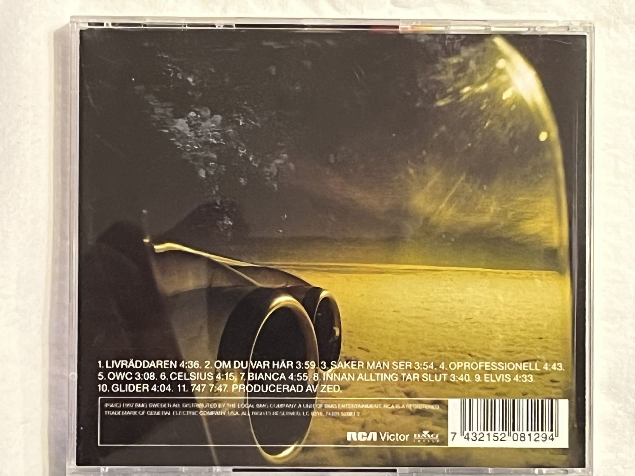 Omslagsbild för skivan KENT isola CD -97 BMG Sweden – 74321 52081 2 **** SIGNED ****